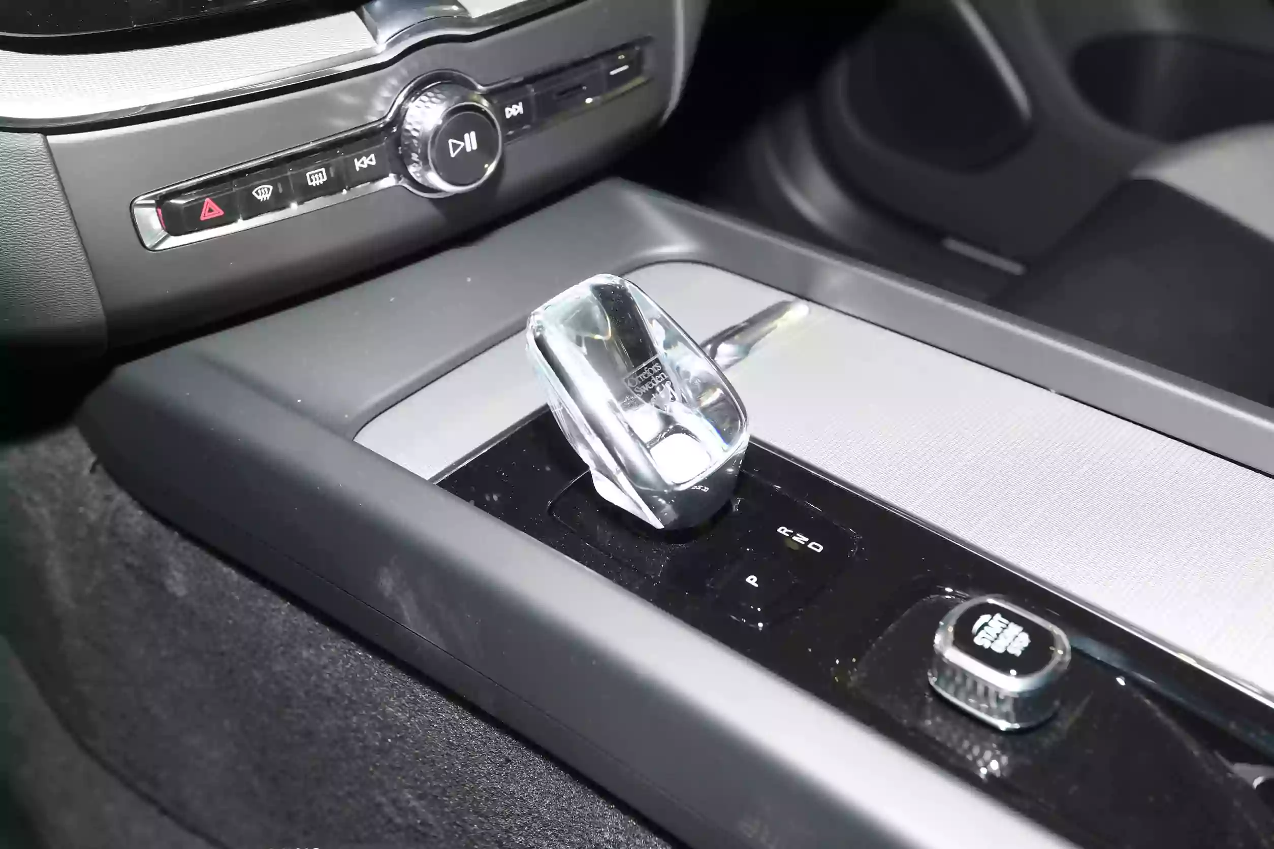 Volvo XC60 2024 interior-3