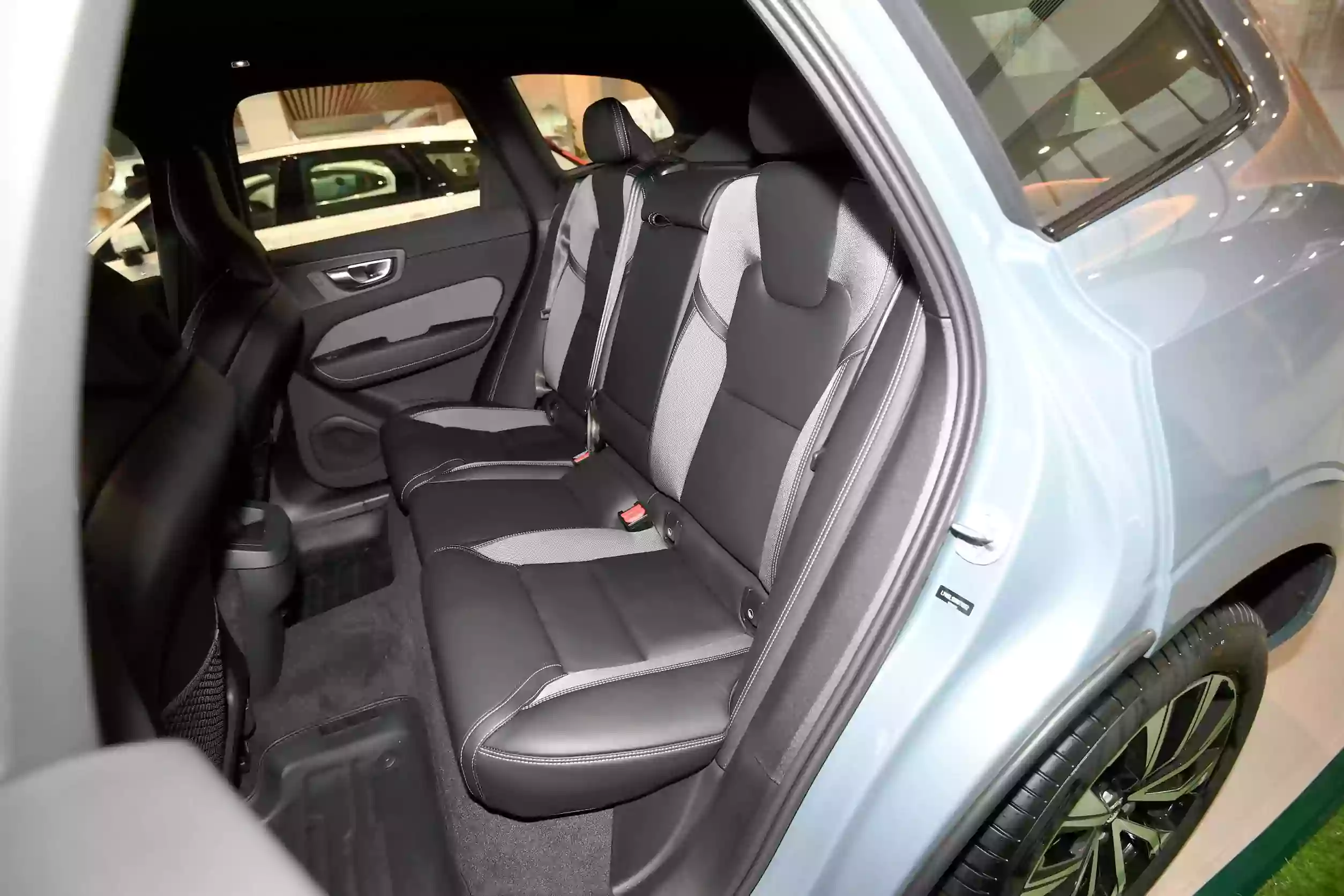 Volvo XC60 2024 space-2