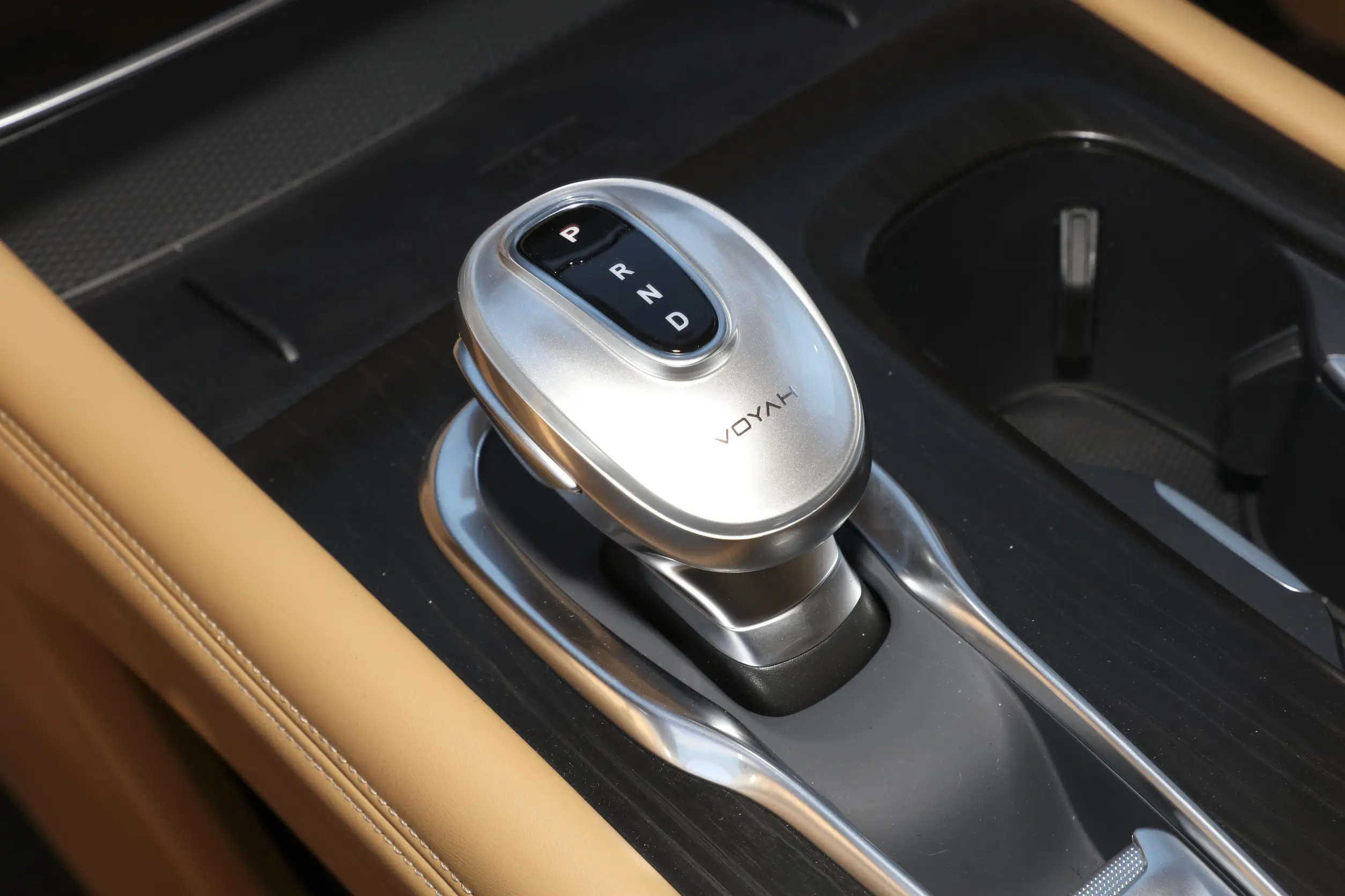 Voyah Dreamer EV 2022 interior-3