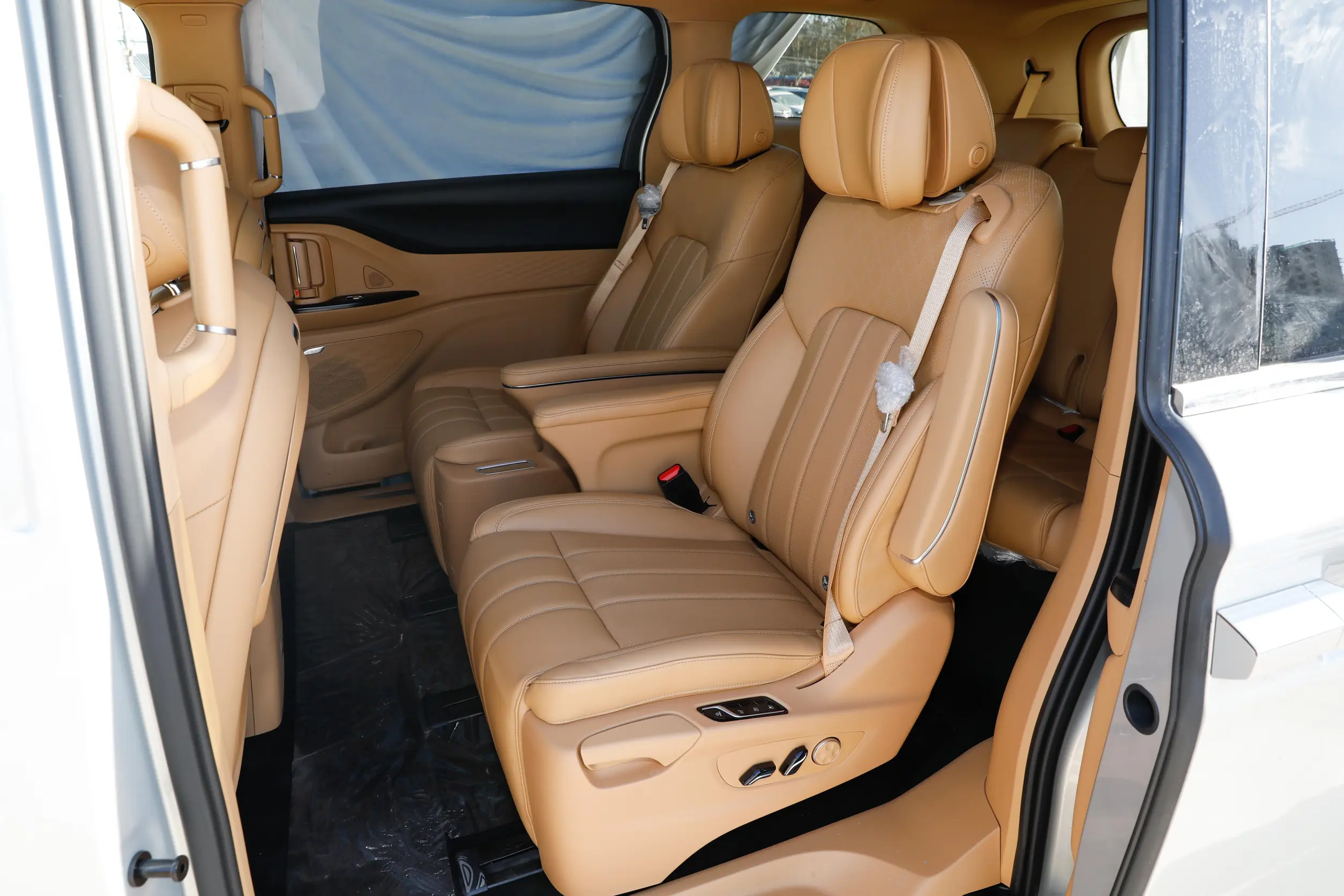 Voyah Dreamer EV 2022 space-2