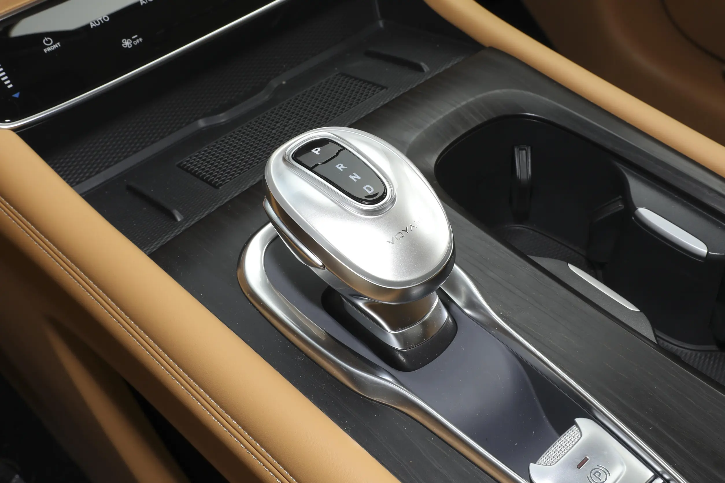 Voyah Dreamer PHEV 2024 interior-3