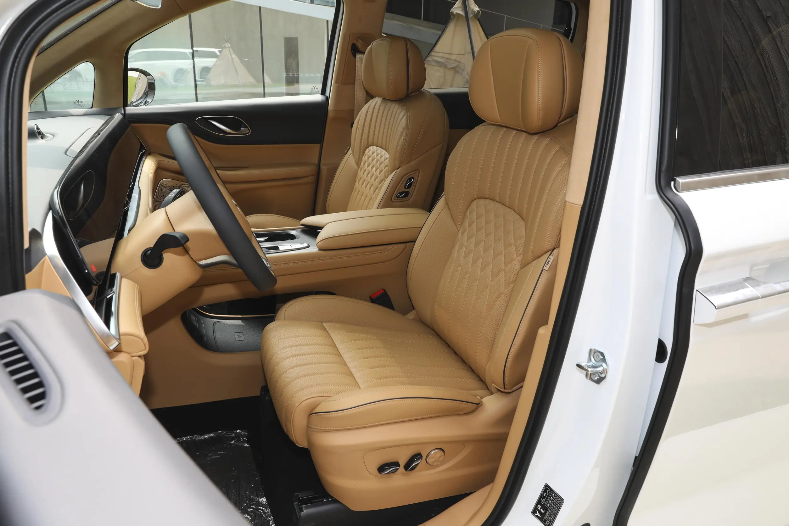 Voyah Dreamer PHEV 2024 space-1