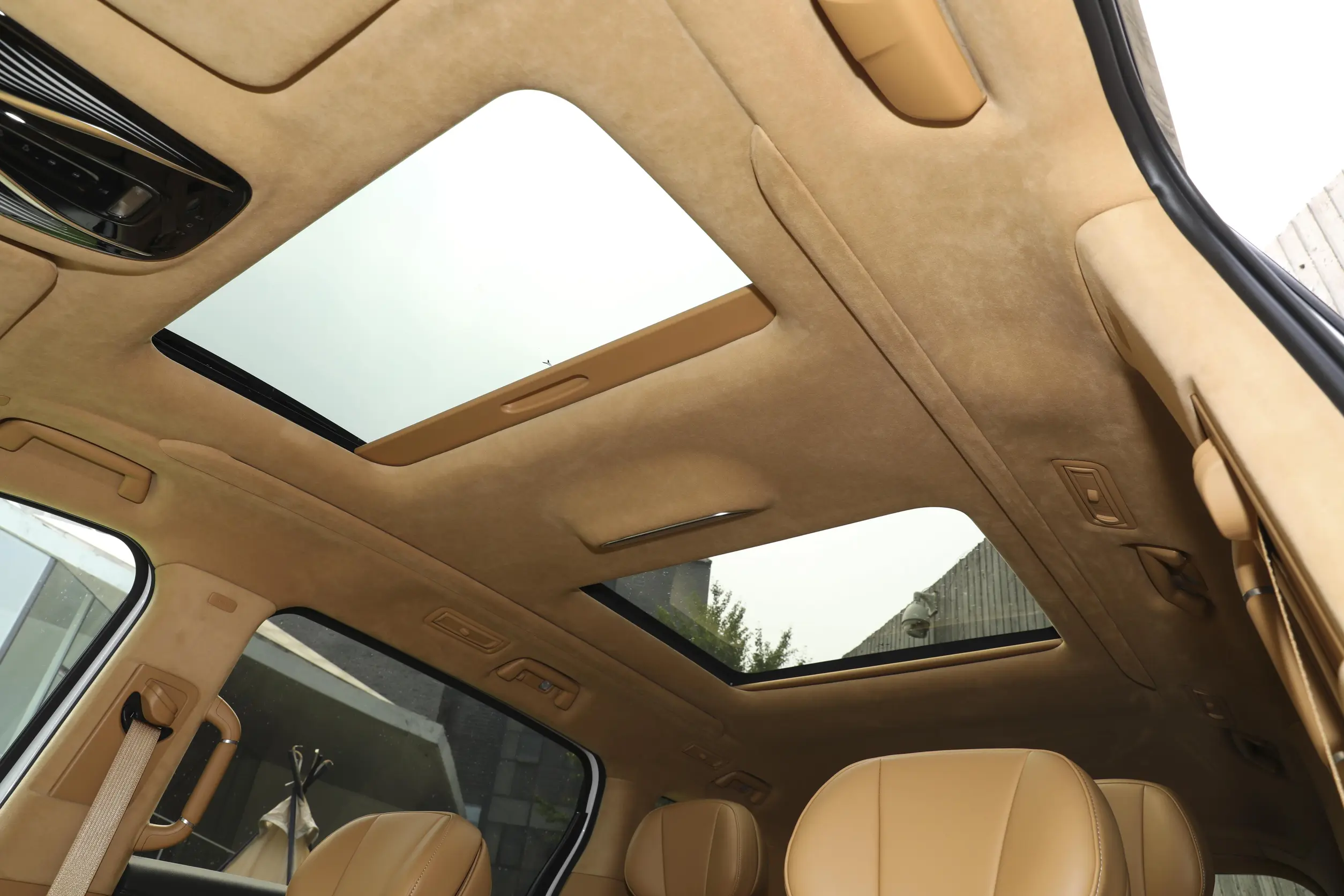 Voyah Dreamer PHEV 2024 space-3