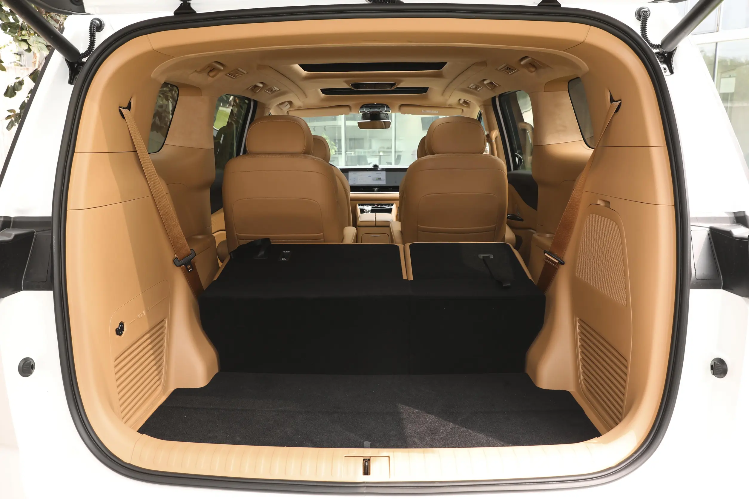 Voyah Dreamer PHEV 2024 space-4