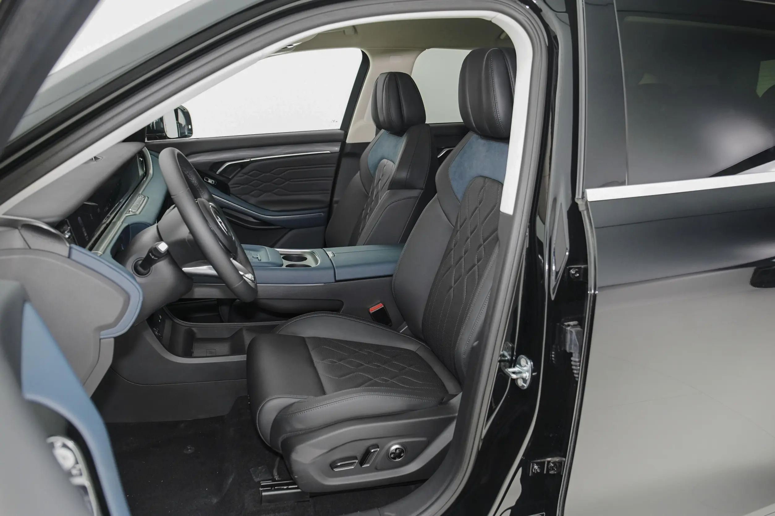 Voyah FREE 2024 space-1