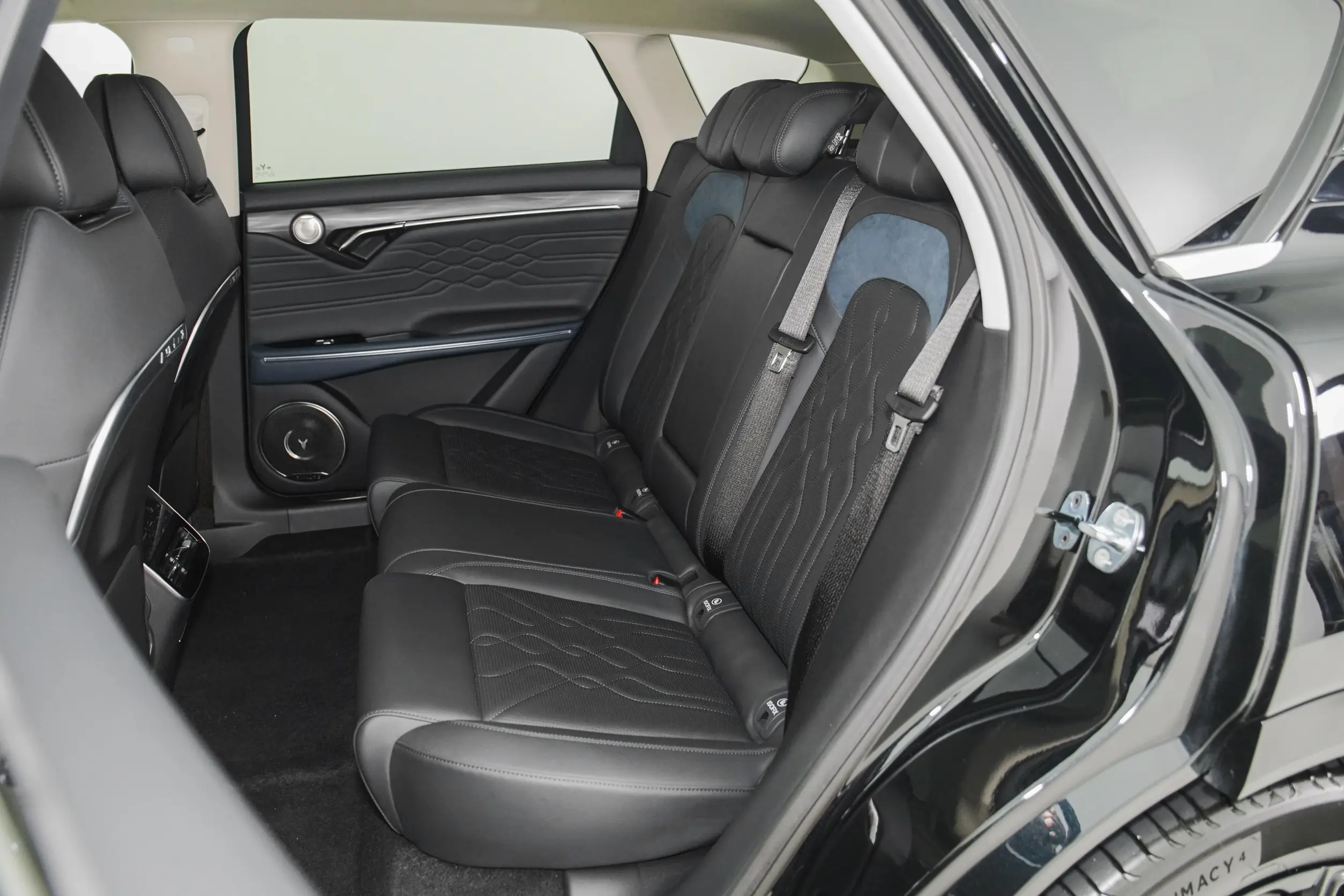 Voyah FREE 2024 space-2