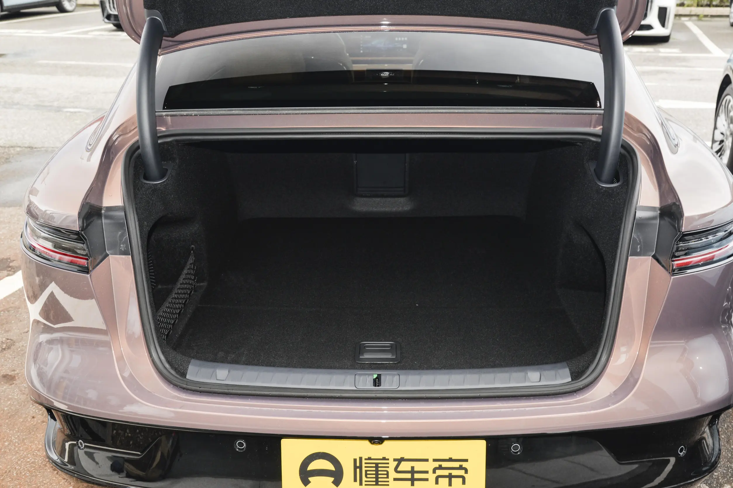 Voyah Passion 2023 space-4