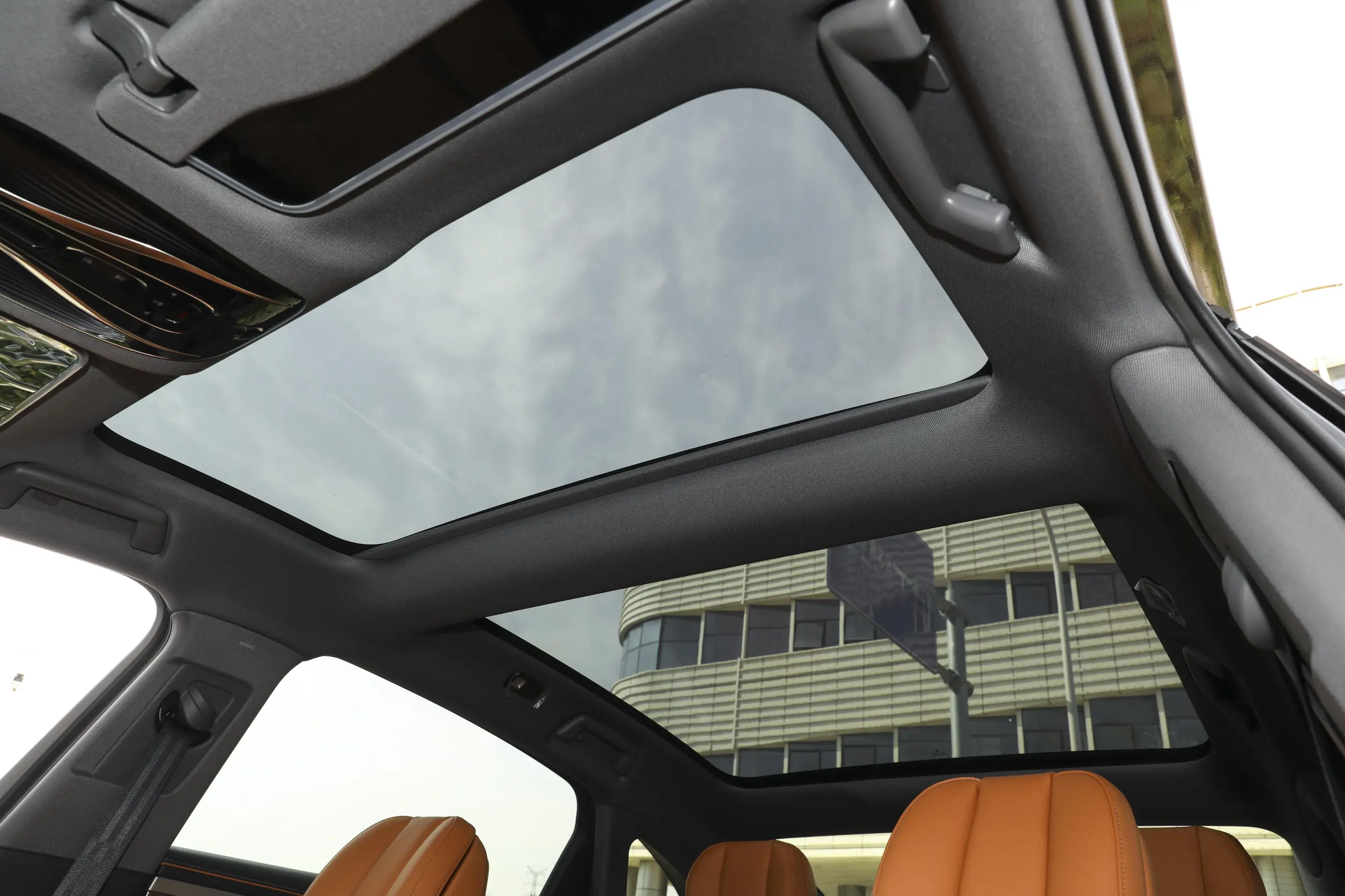 Voyah Passion PHEV 2024 space-3