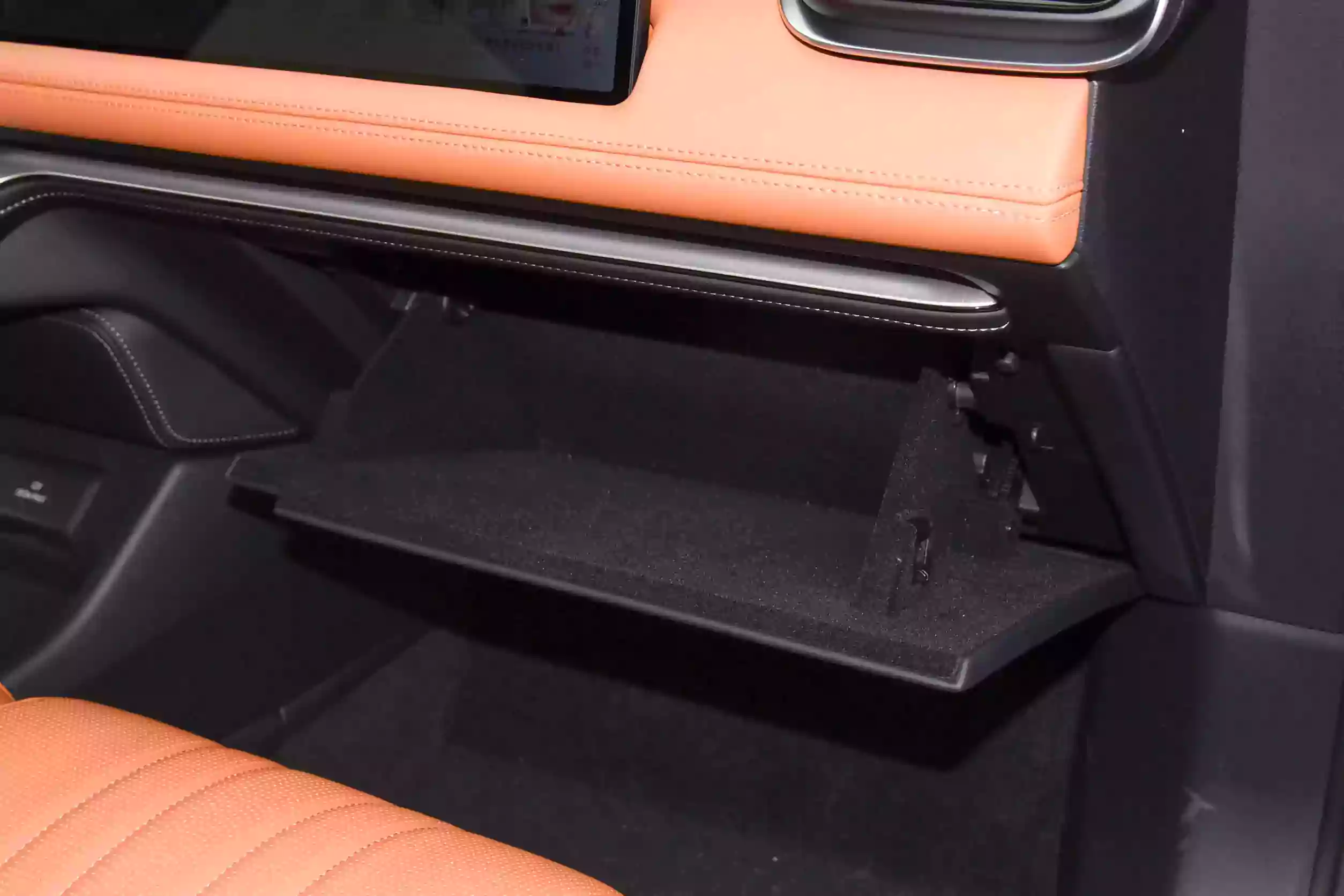 Xpeng G9 2024 interior-4