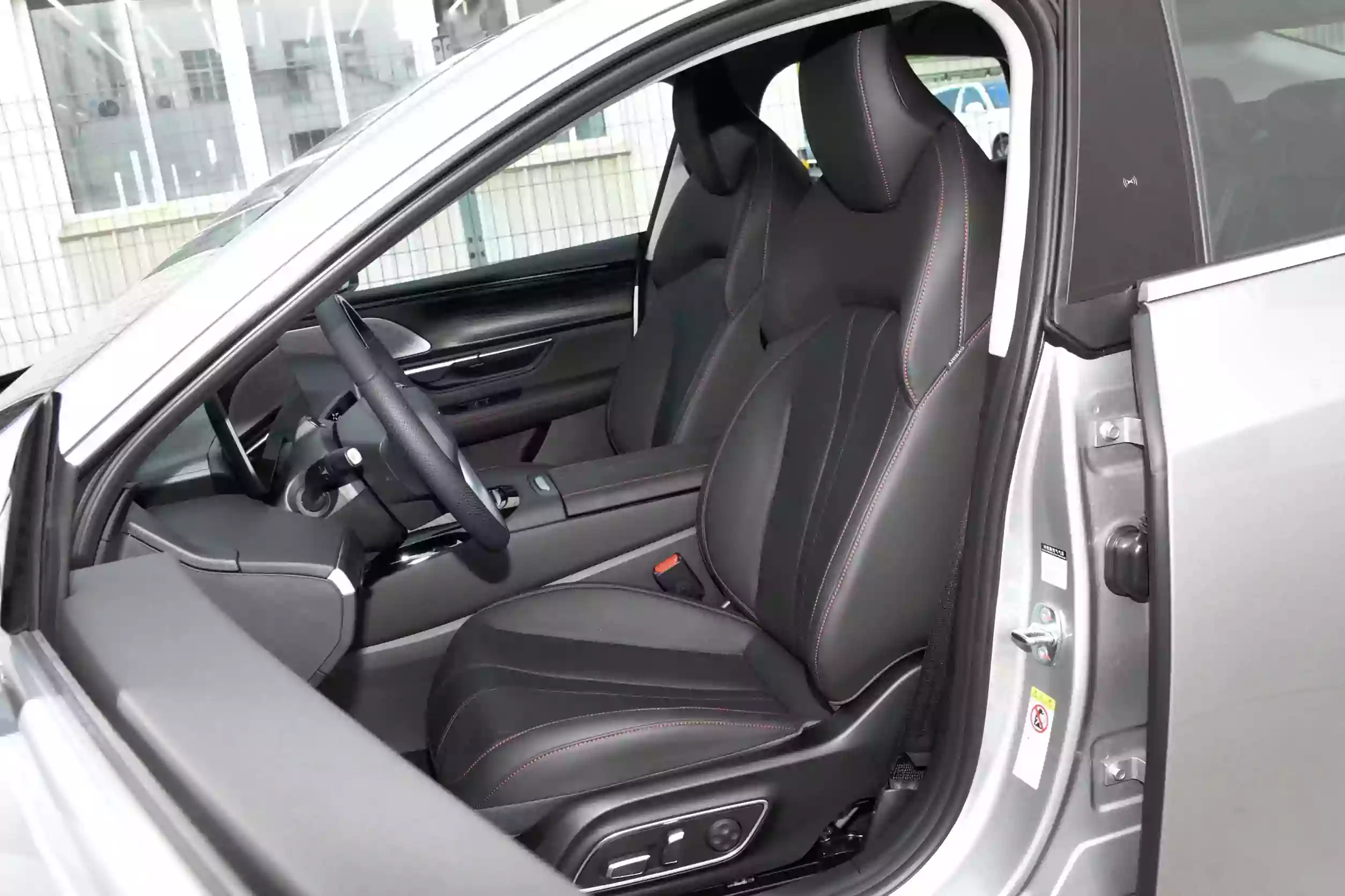 Xpeng P7 2023 space-1