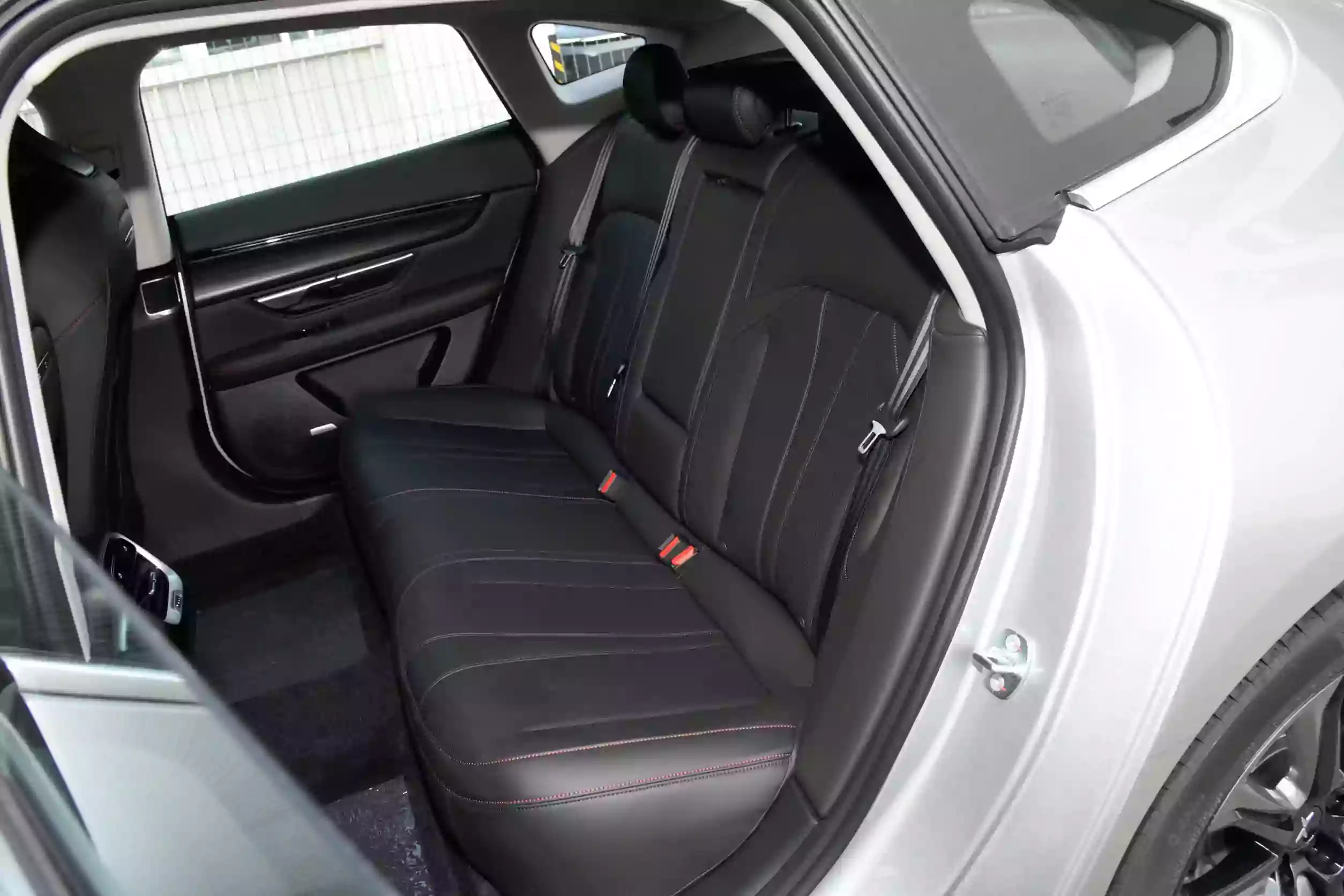 Xpeng P7 2023 space-2