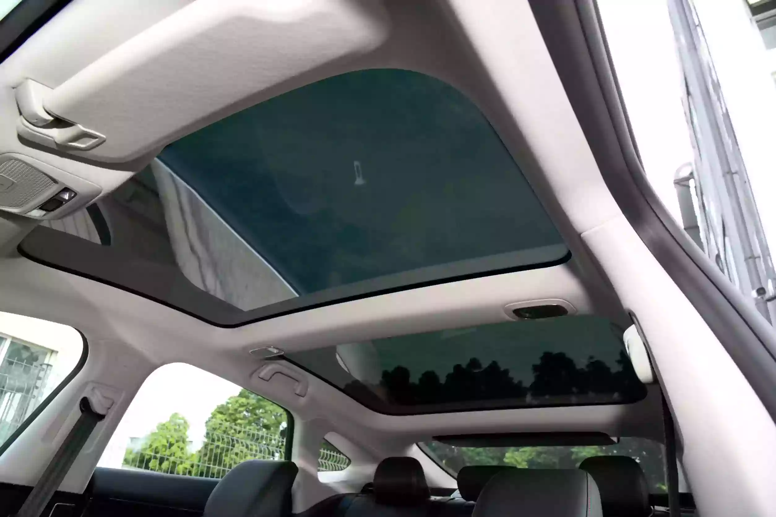 Xpeng P7 2023 space-3