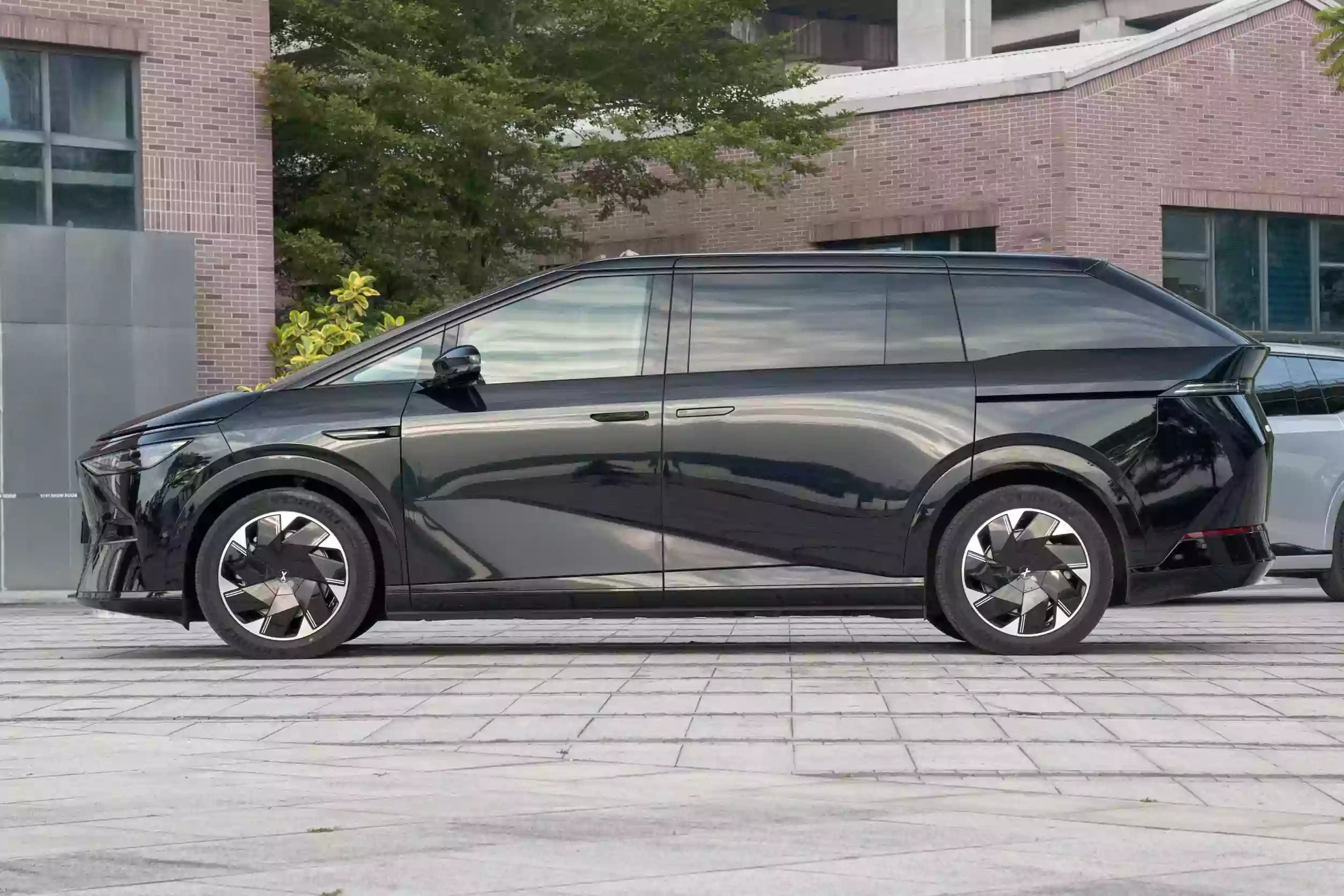 Xpeng X9 2023 appearance-2