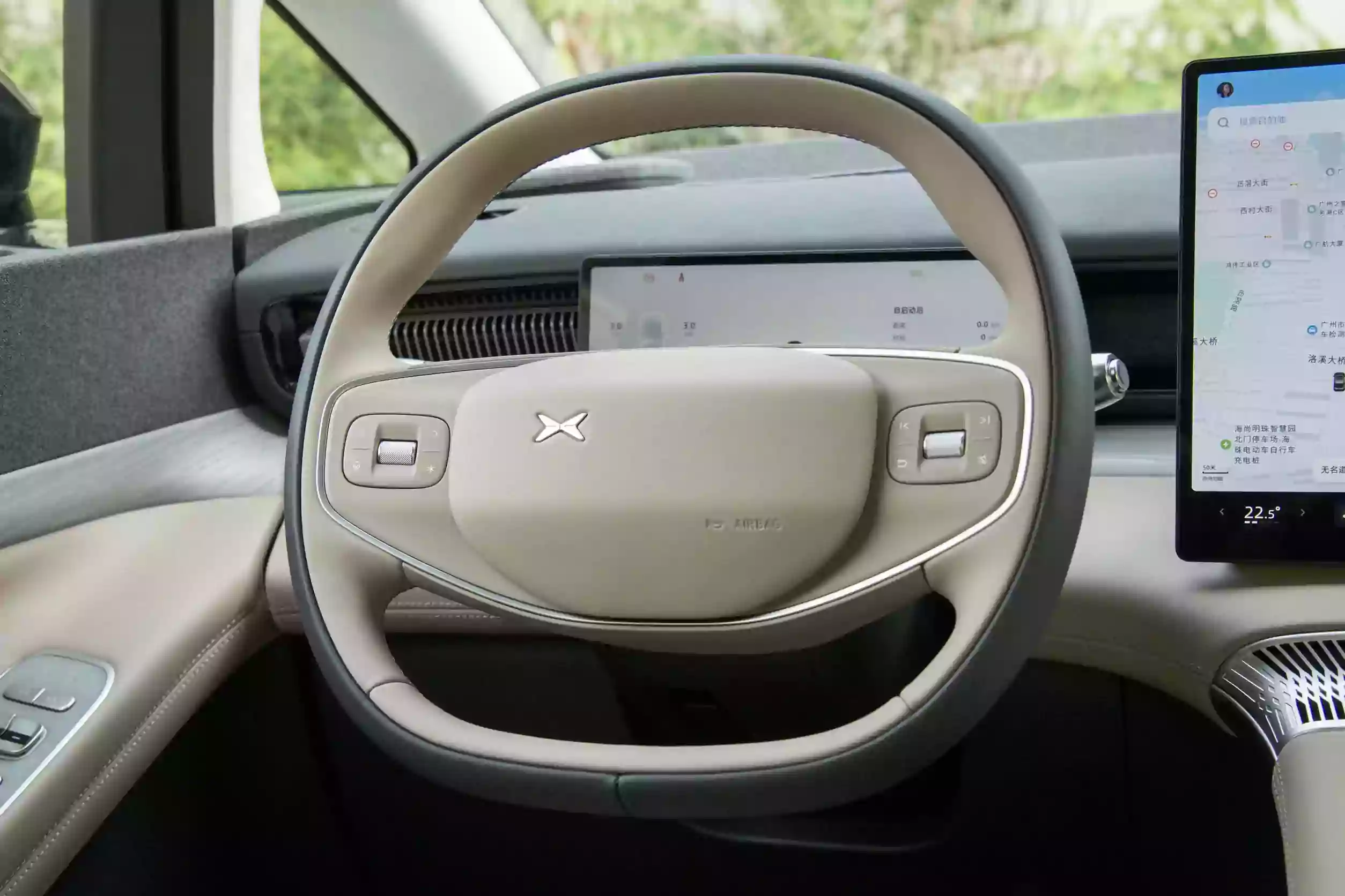 Xpeng X9 2023 interior-2