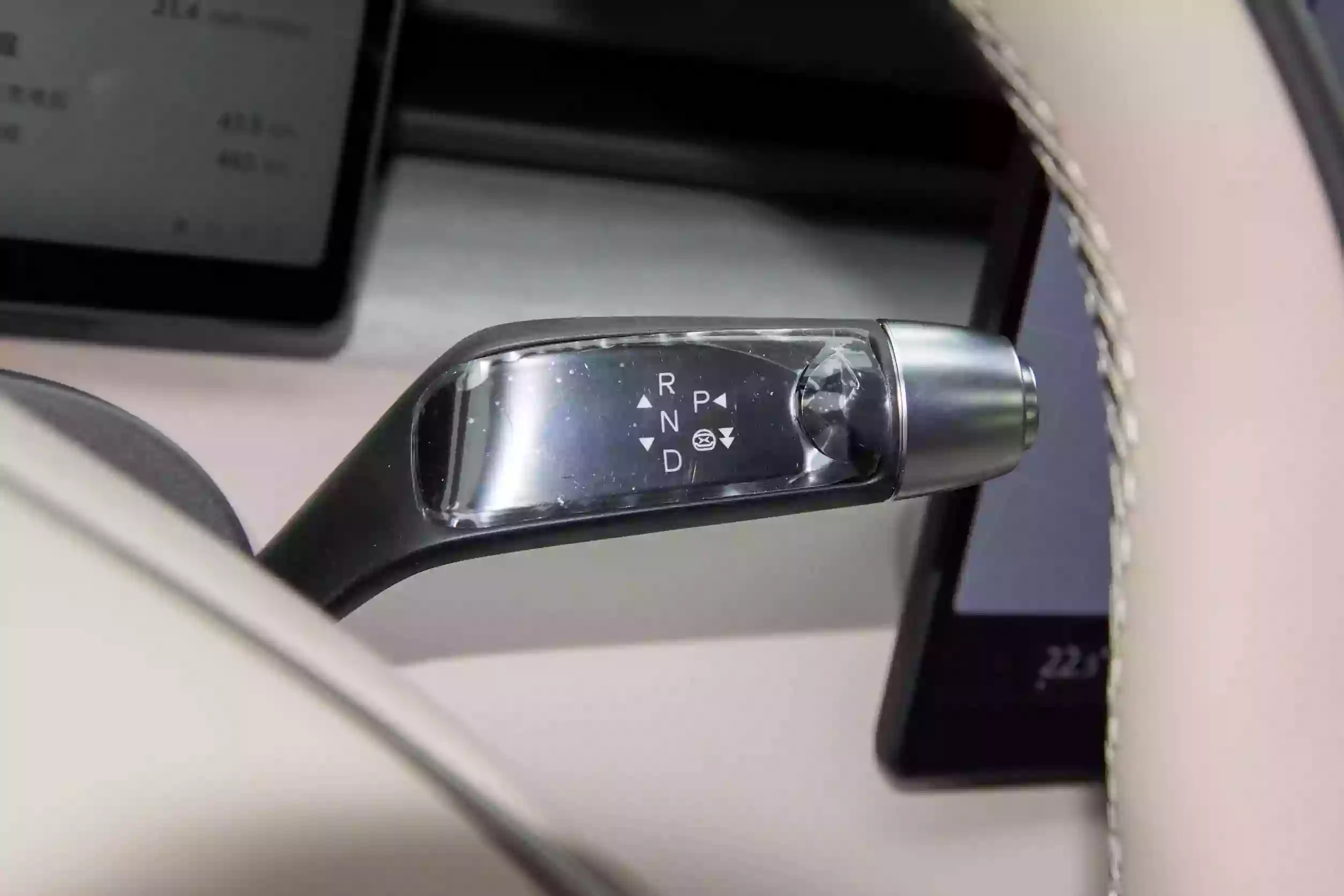 Xpeng X9 2023 interior-3