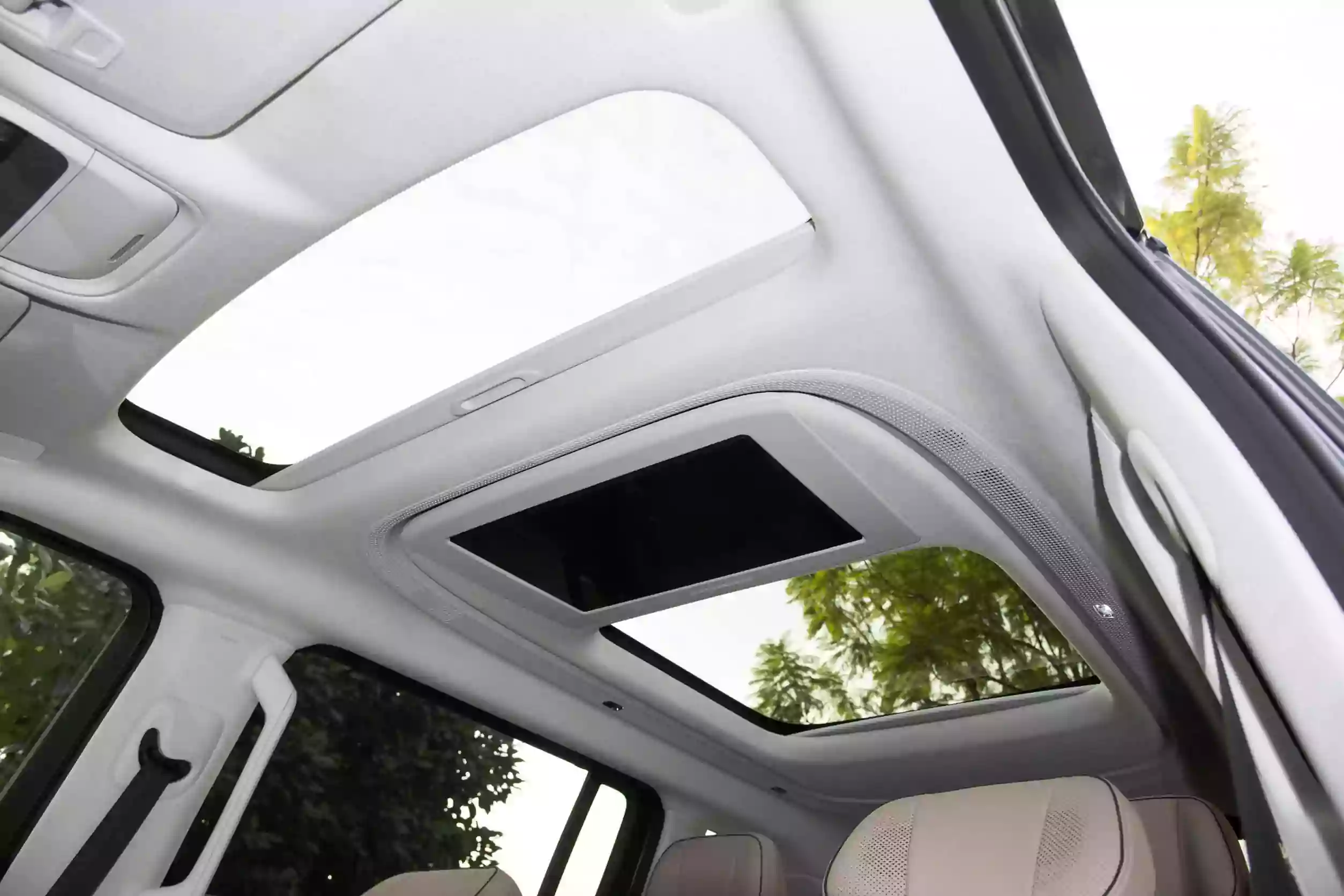 Xpeng X9 2023 space-3