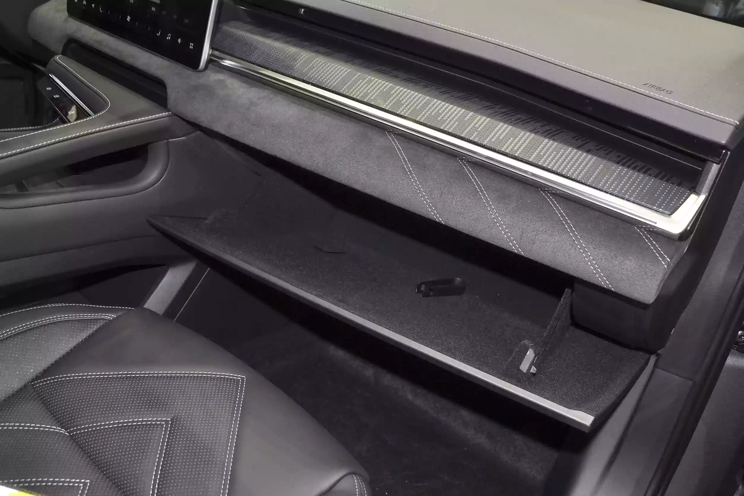 Zeekr 001 2023 interior-4