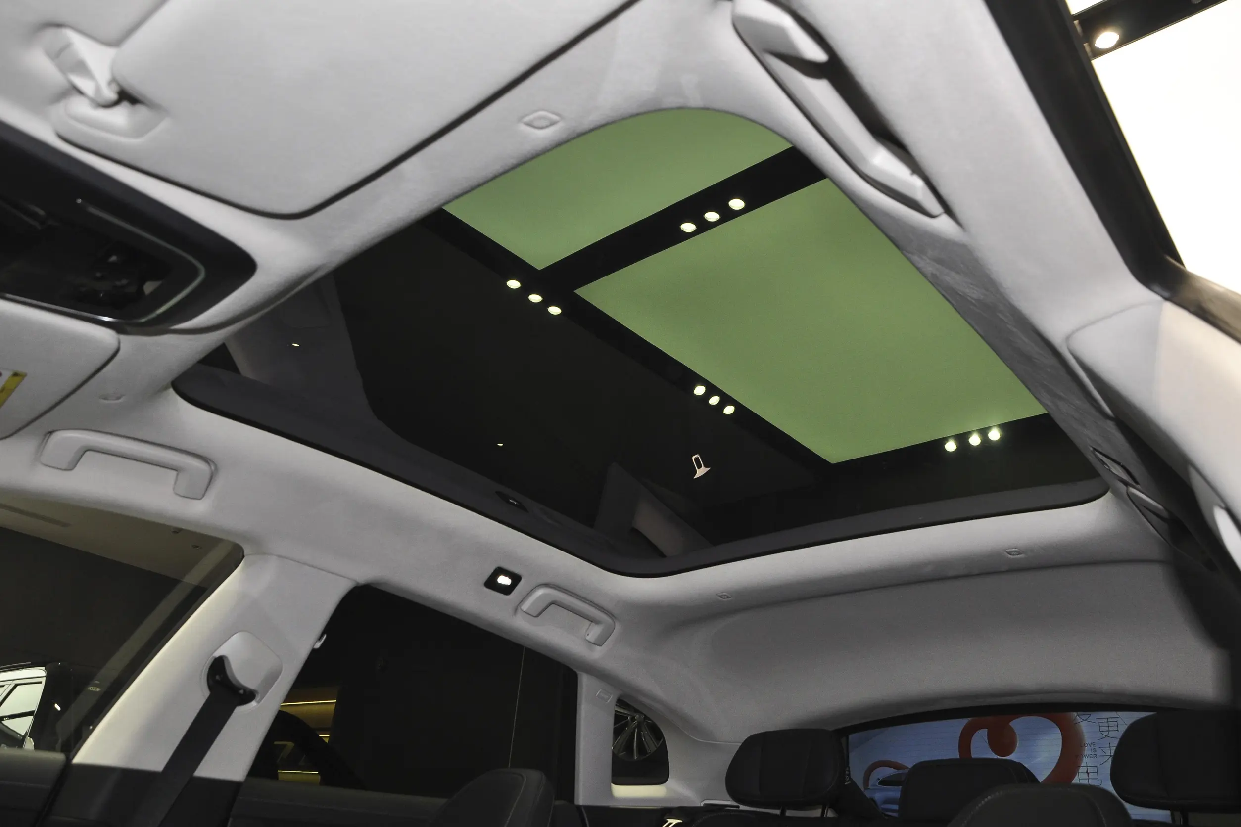 Zeekr 001 2023 space-3