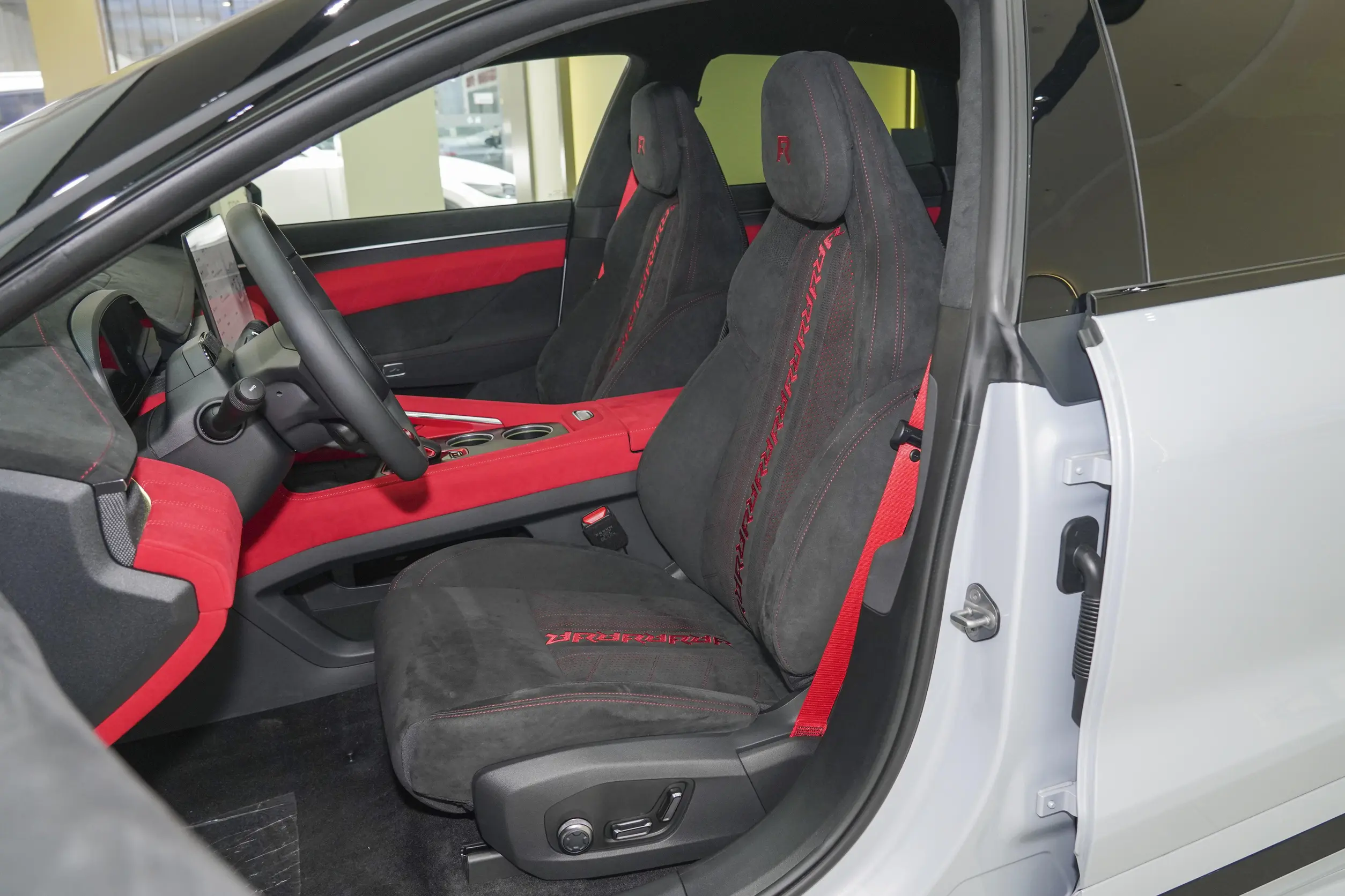 Zeekr 001 FR 2023 space-1