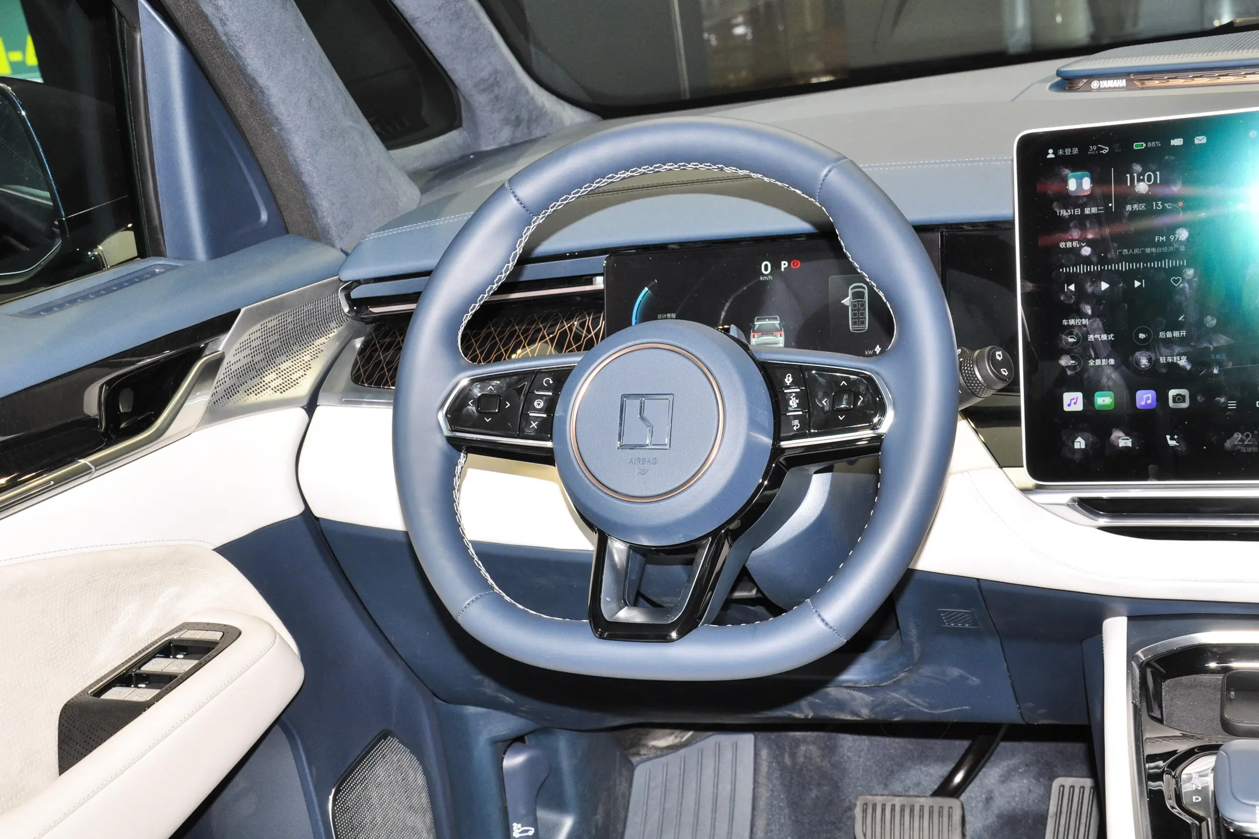 Zeekr 009 2023 interior-2