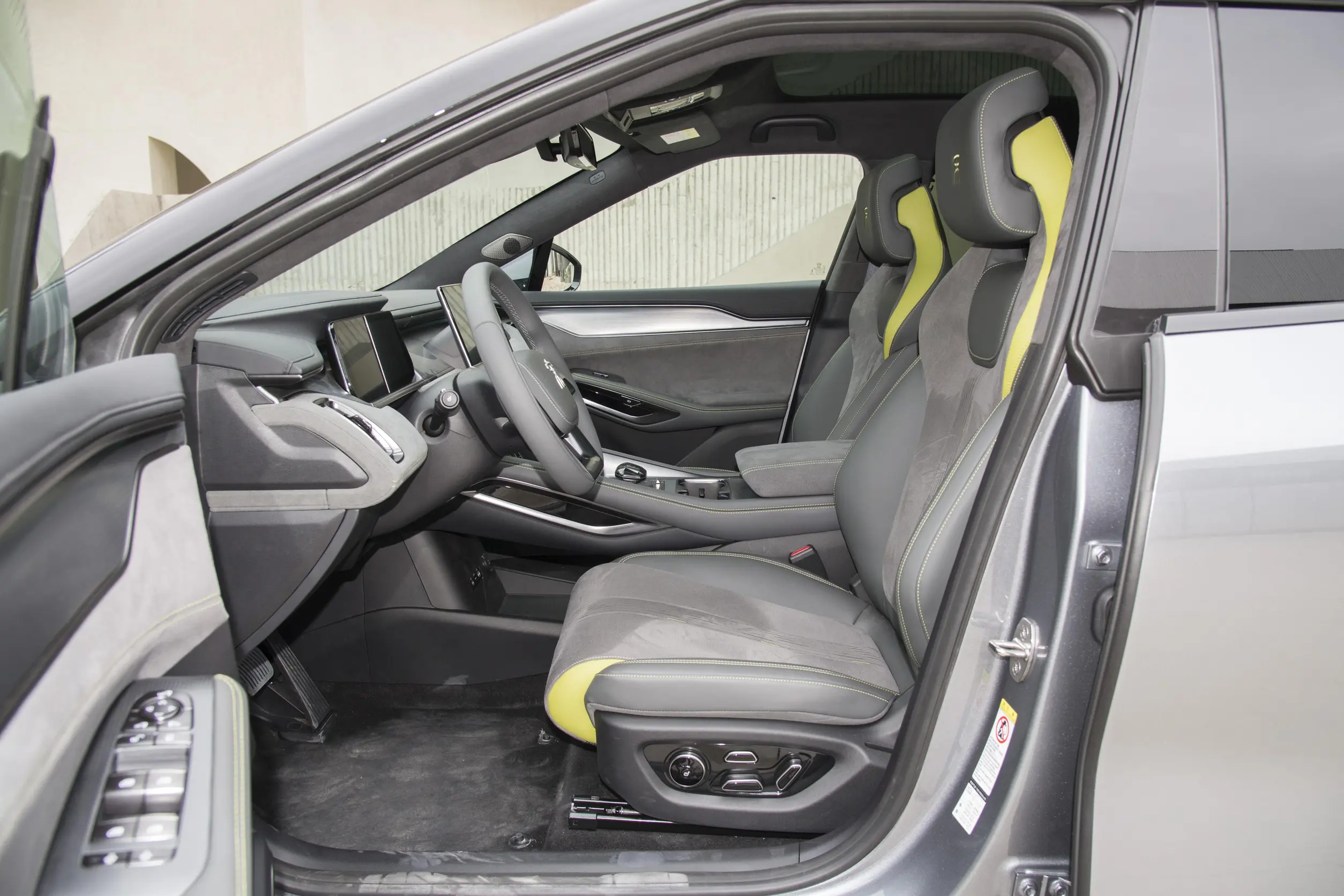 BYD Song L 2024 space-1