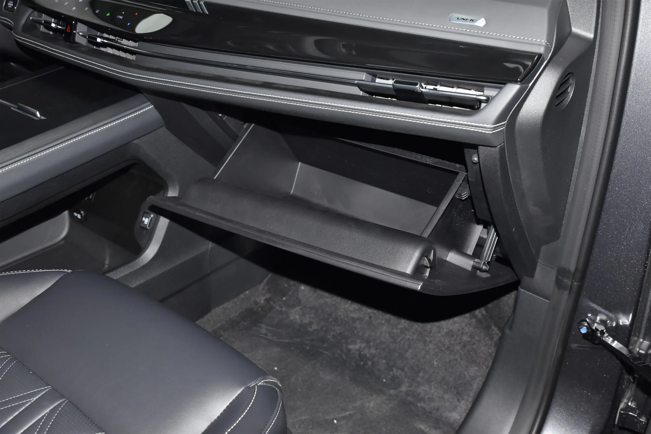 Changan UNI-K idd 2024 interior-4