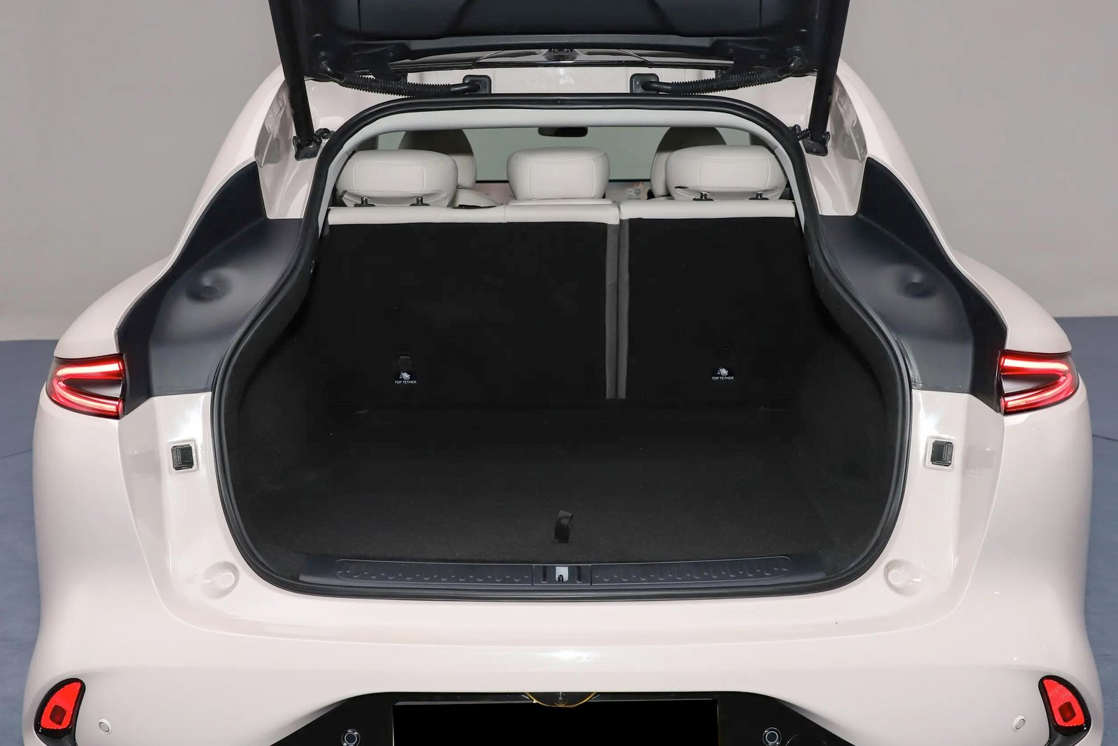 IM Motors LS6 2023 space4