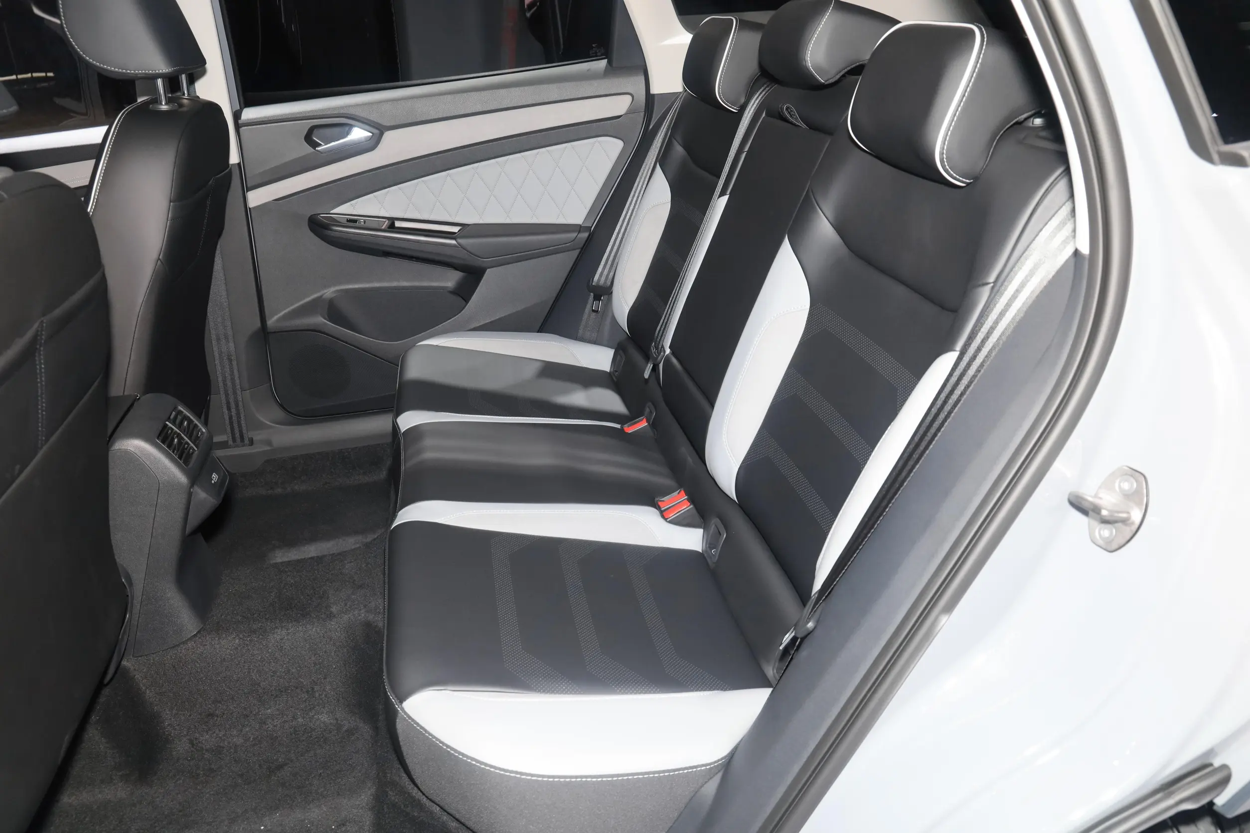 Jetta VS7 2023 space-2