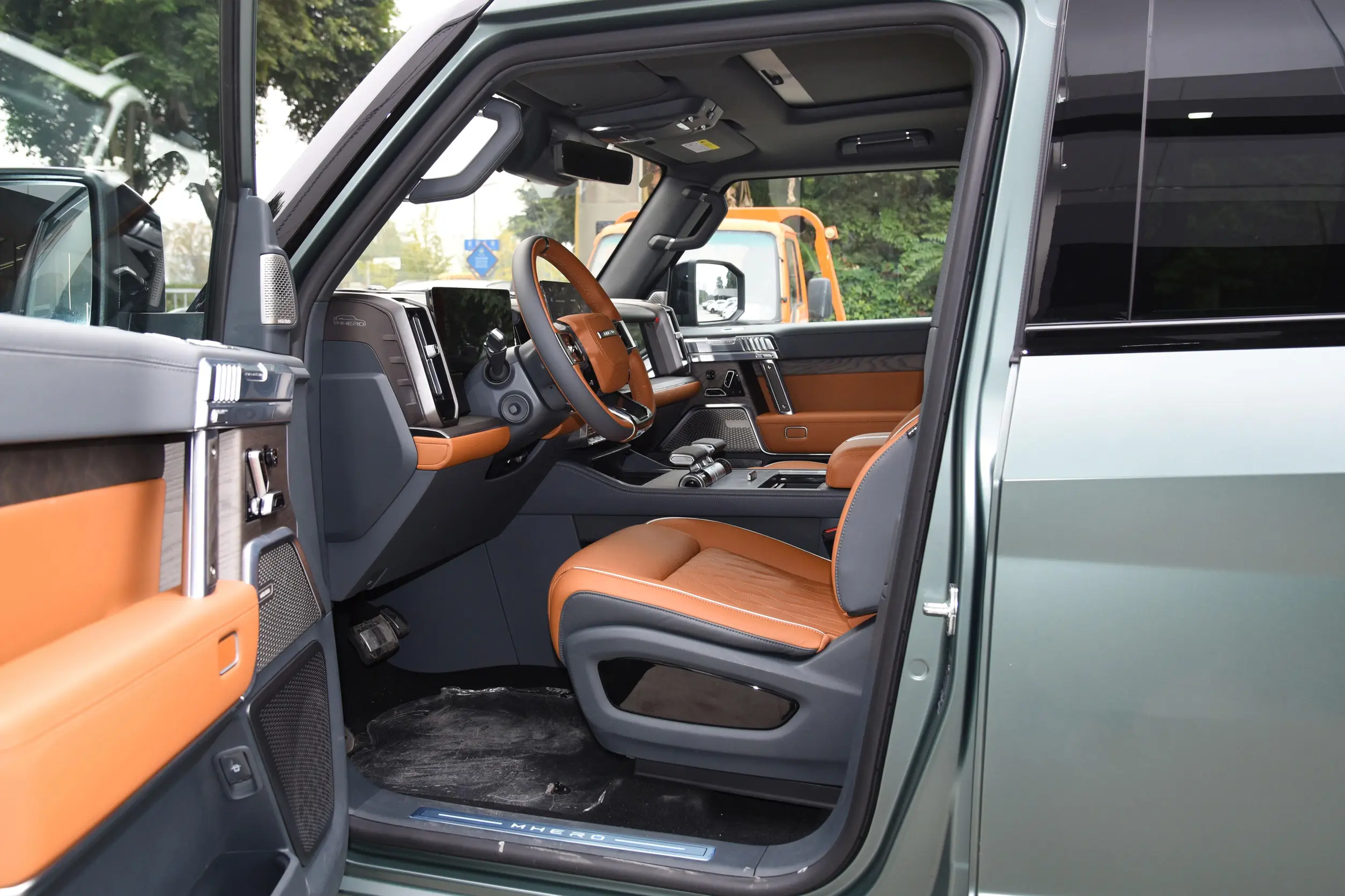 M-Hero 917 REEV 2023 space-1