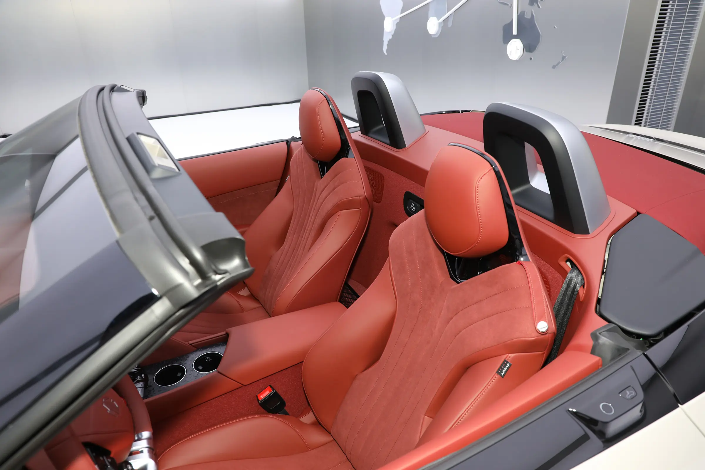 MG Cyberster 2024 space-3