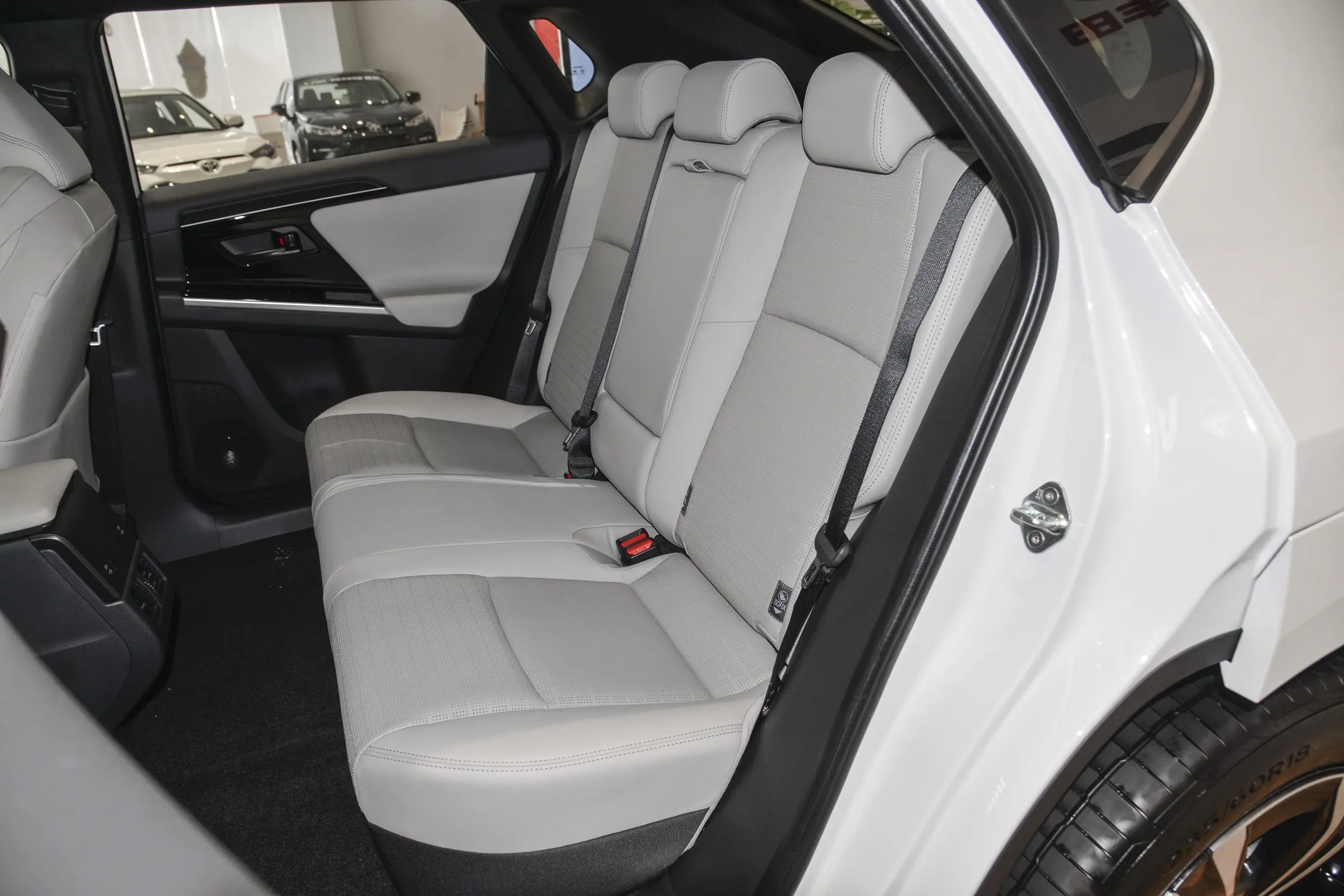 Toyota bZ4X 2024 space-2