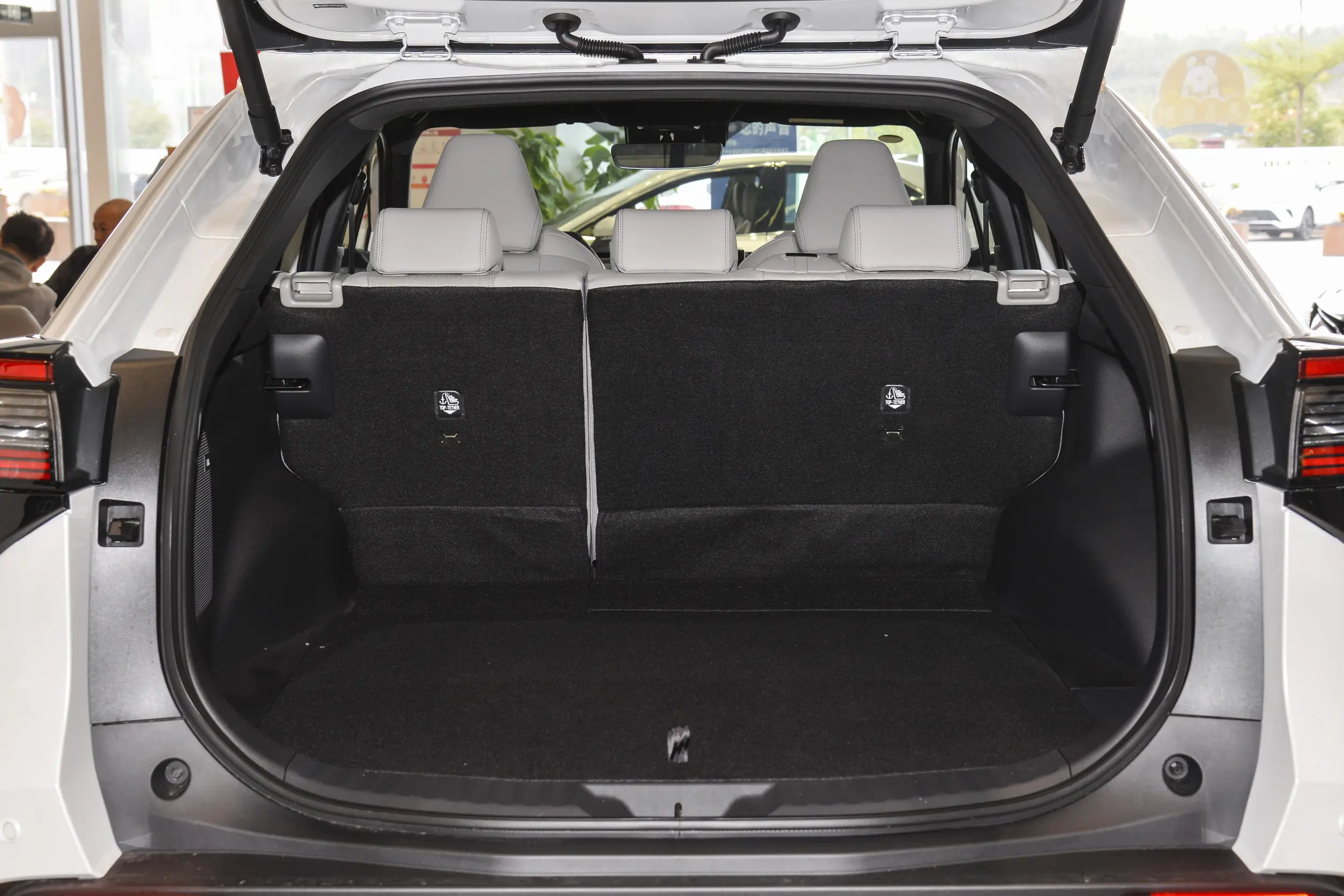 Toyota bZ4X 2024 space-4