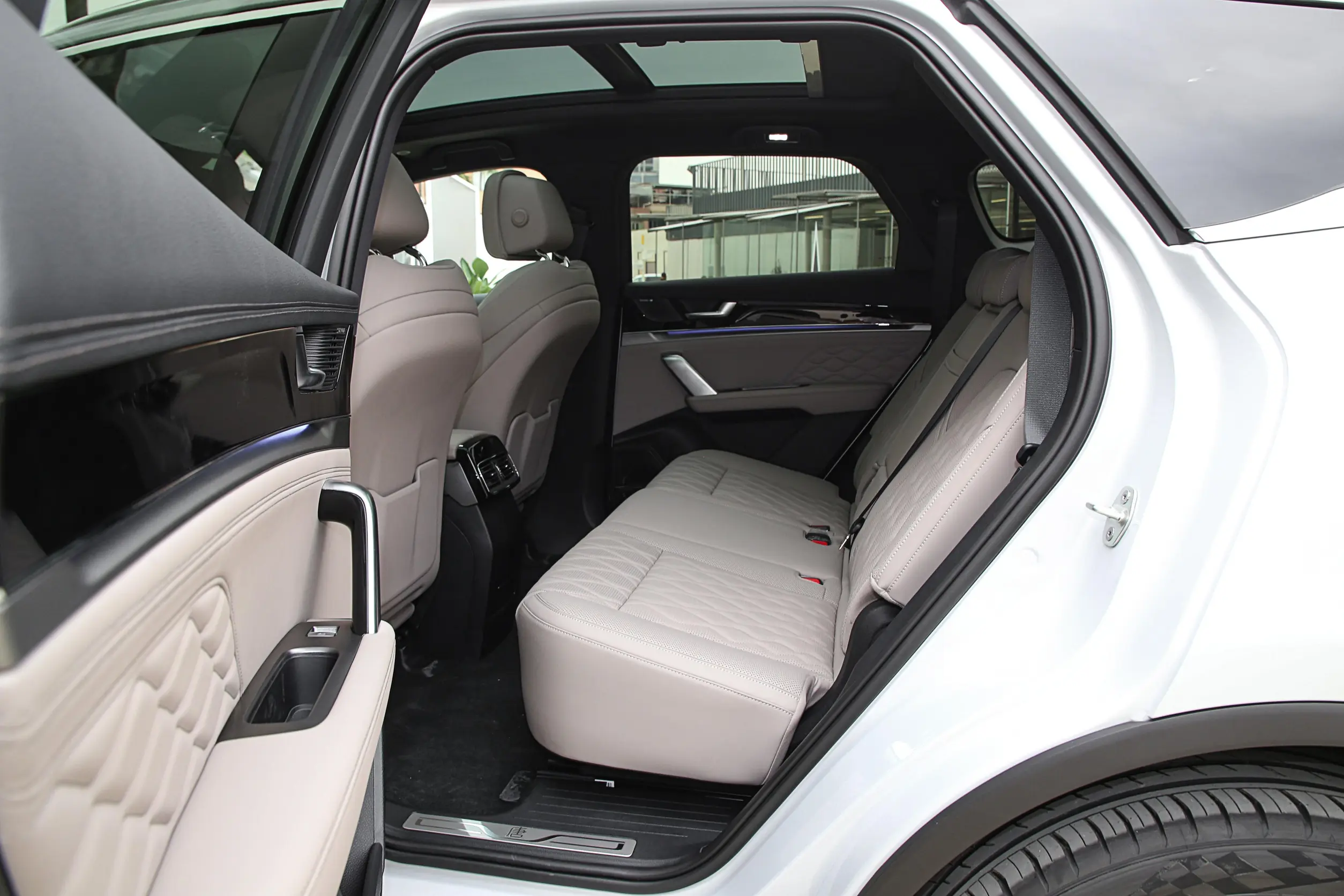 BYD Tang DM-i 2024 space-2