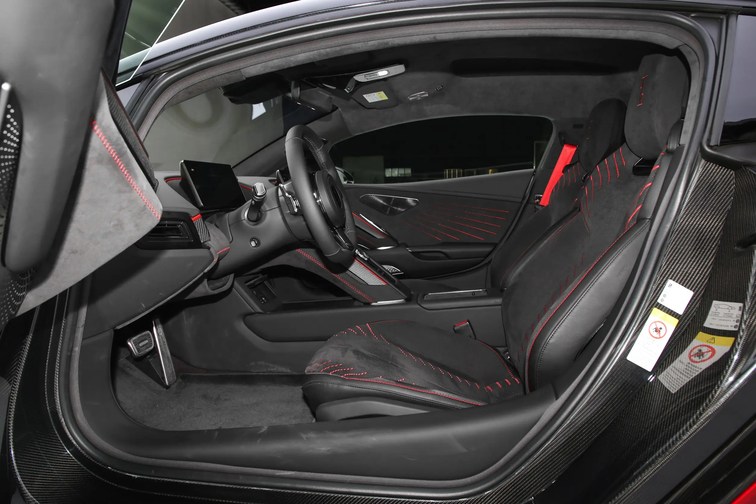 BYD Yangwang U9 space-1