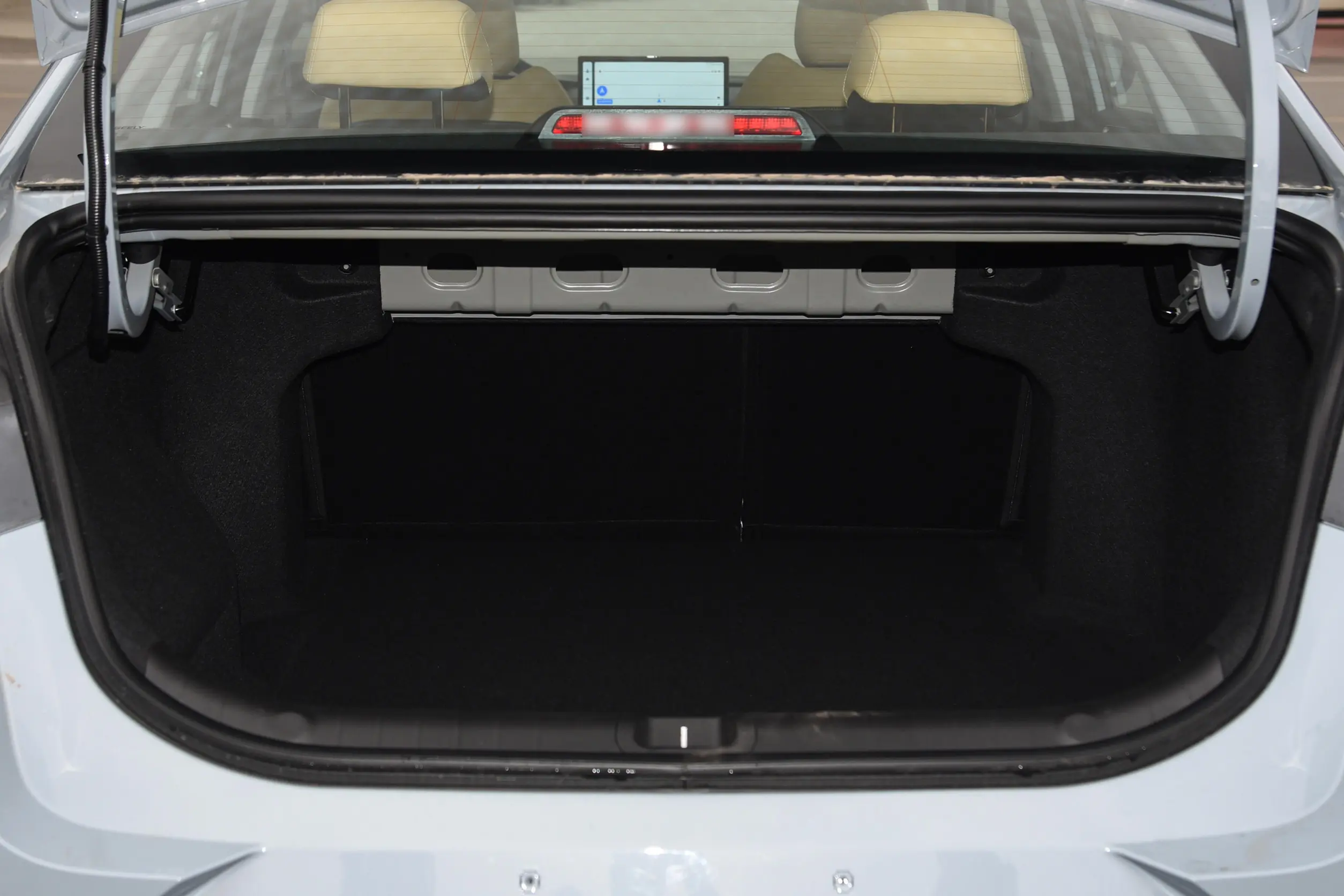 Geely Emgrand L HiP 2024 space-4