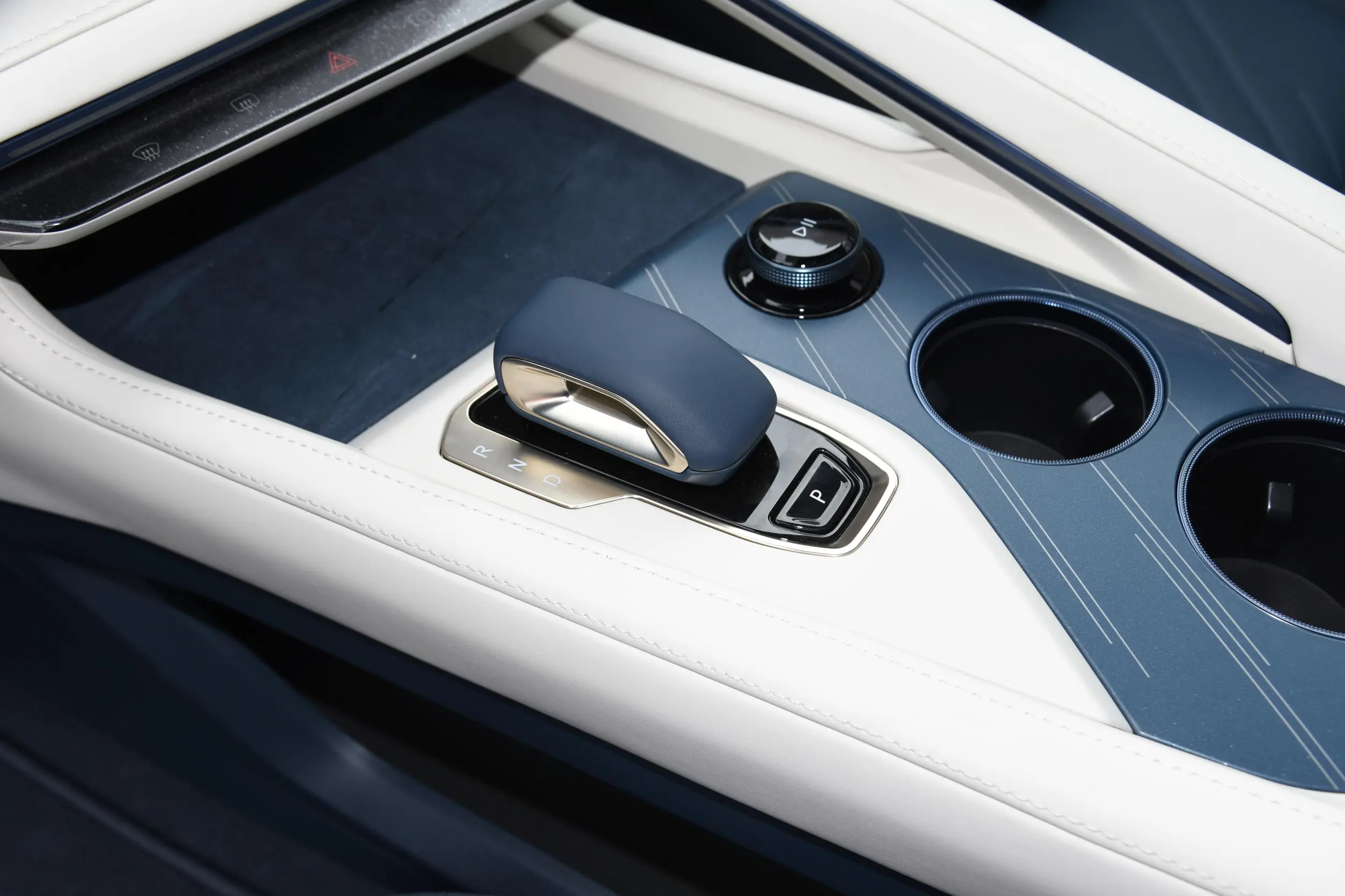 Zeekr 001 2024 interior-3