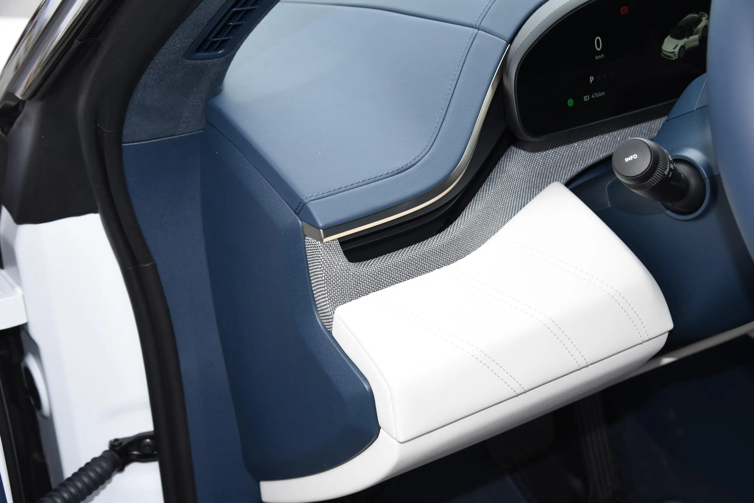 Zeekr 001 2024 interior-4