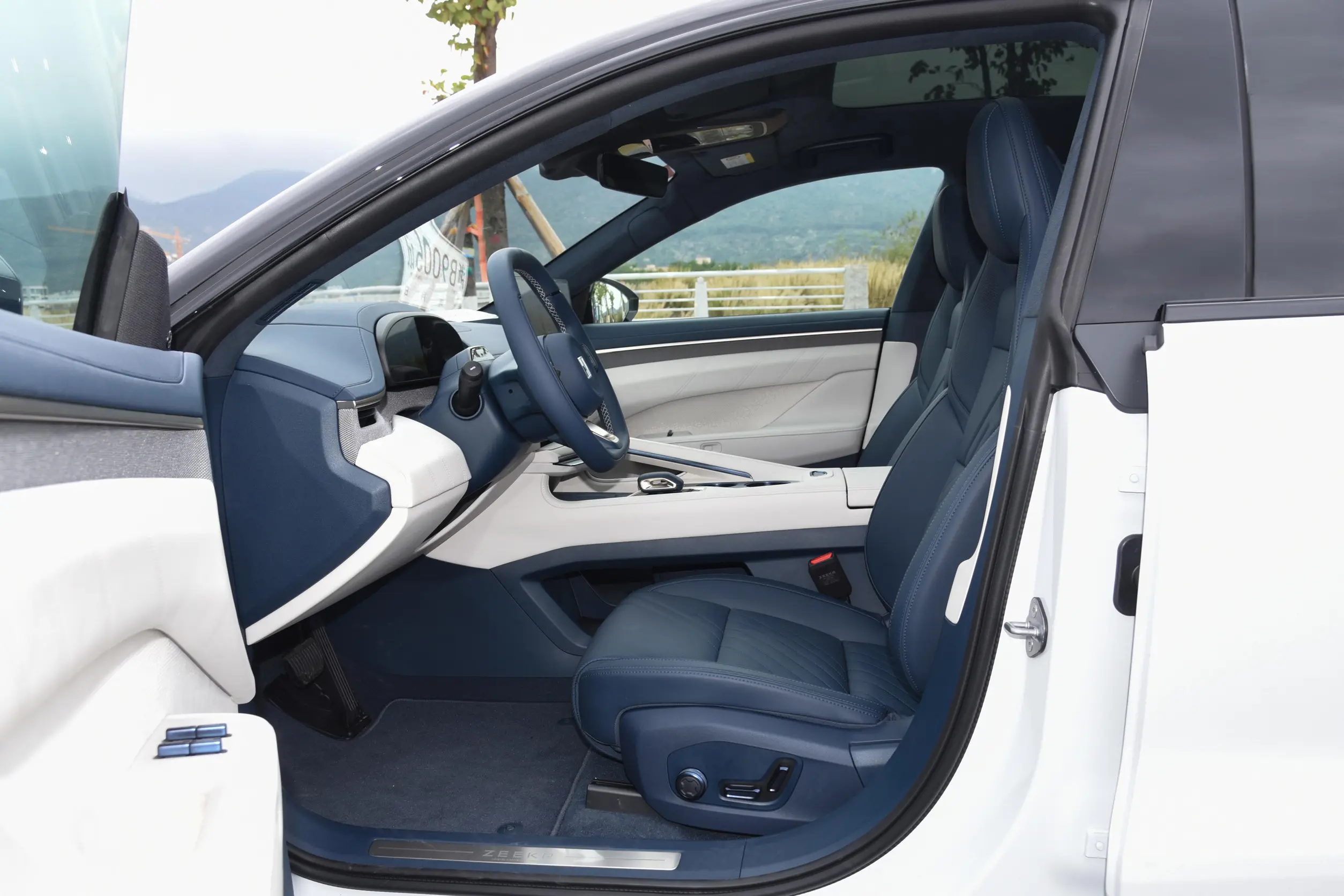 Zeekr 001 2024 space-1