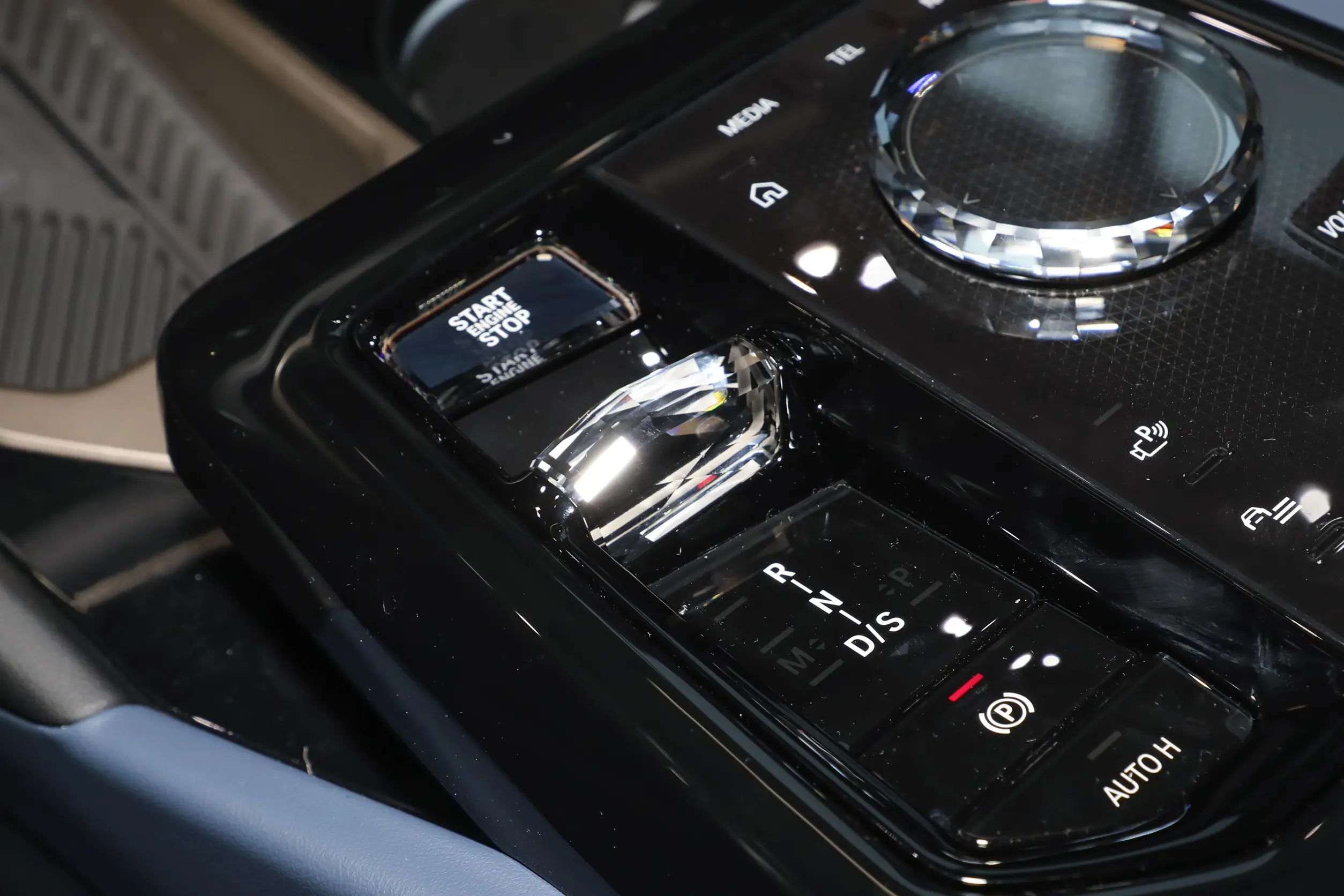 BMW 5 Series 530Li 2024 interior-3