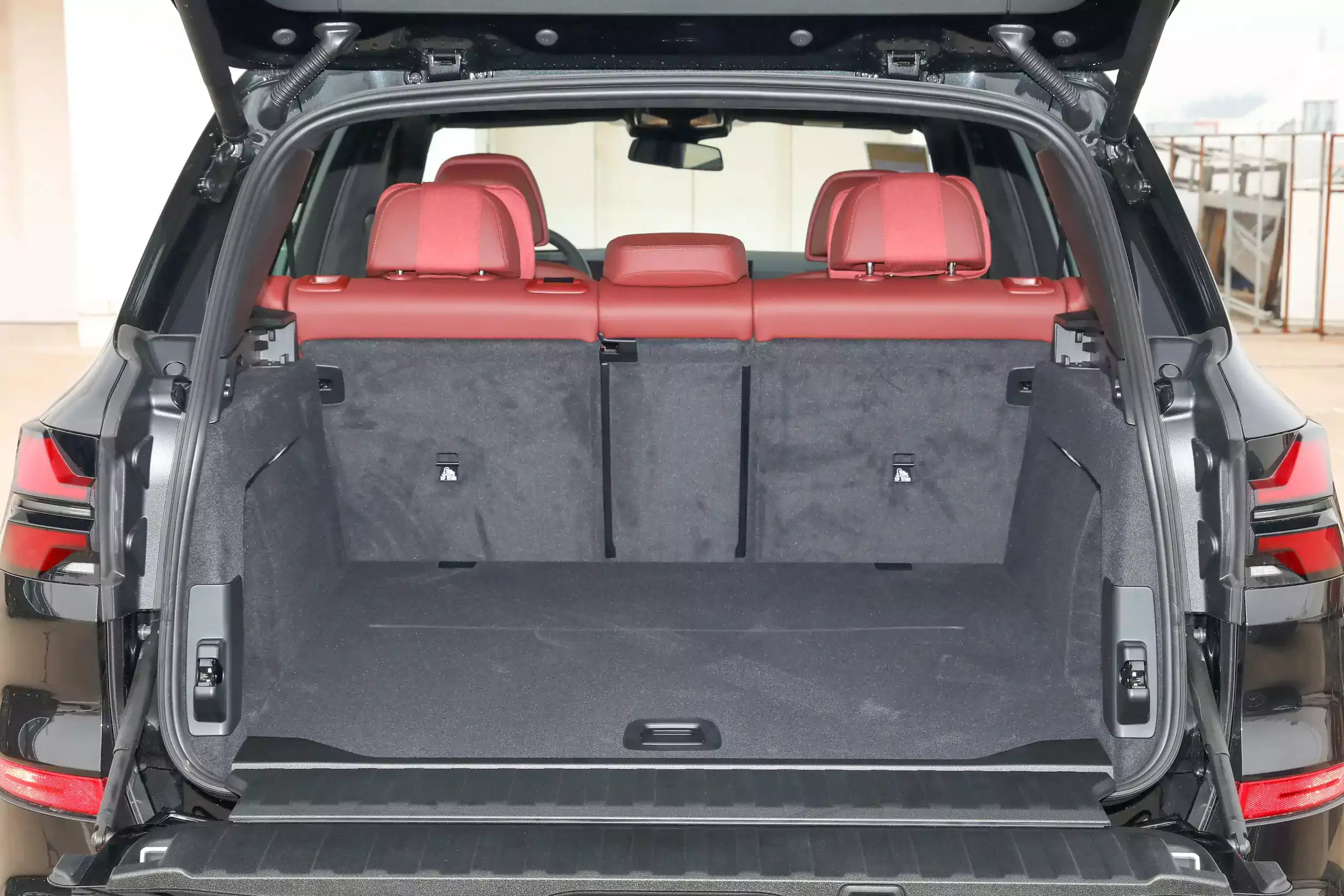 BMW X5 2023 space-4