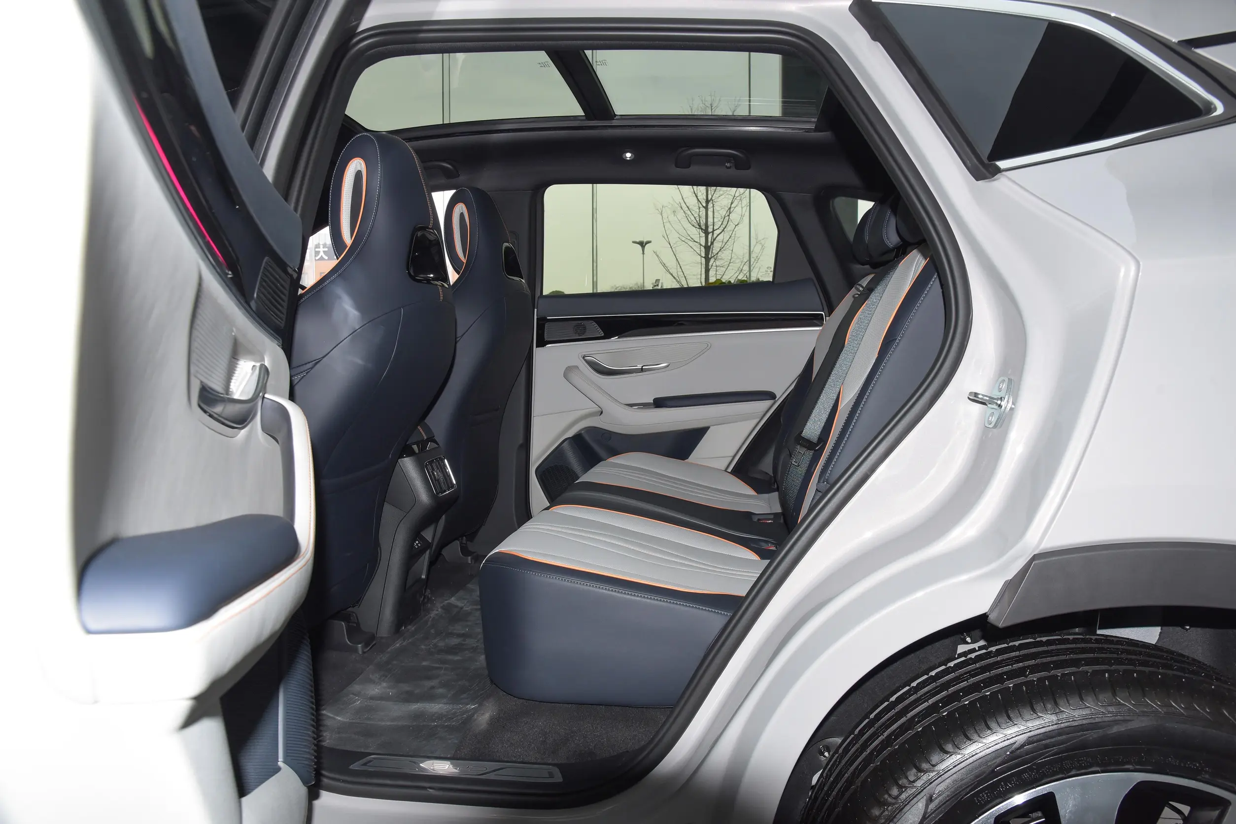 BYD Song PLUS EV 2024 space-2