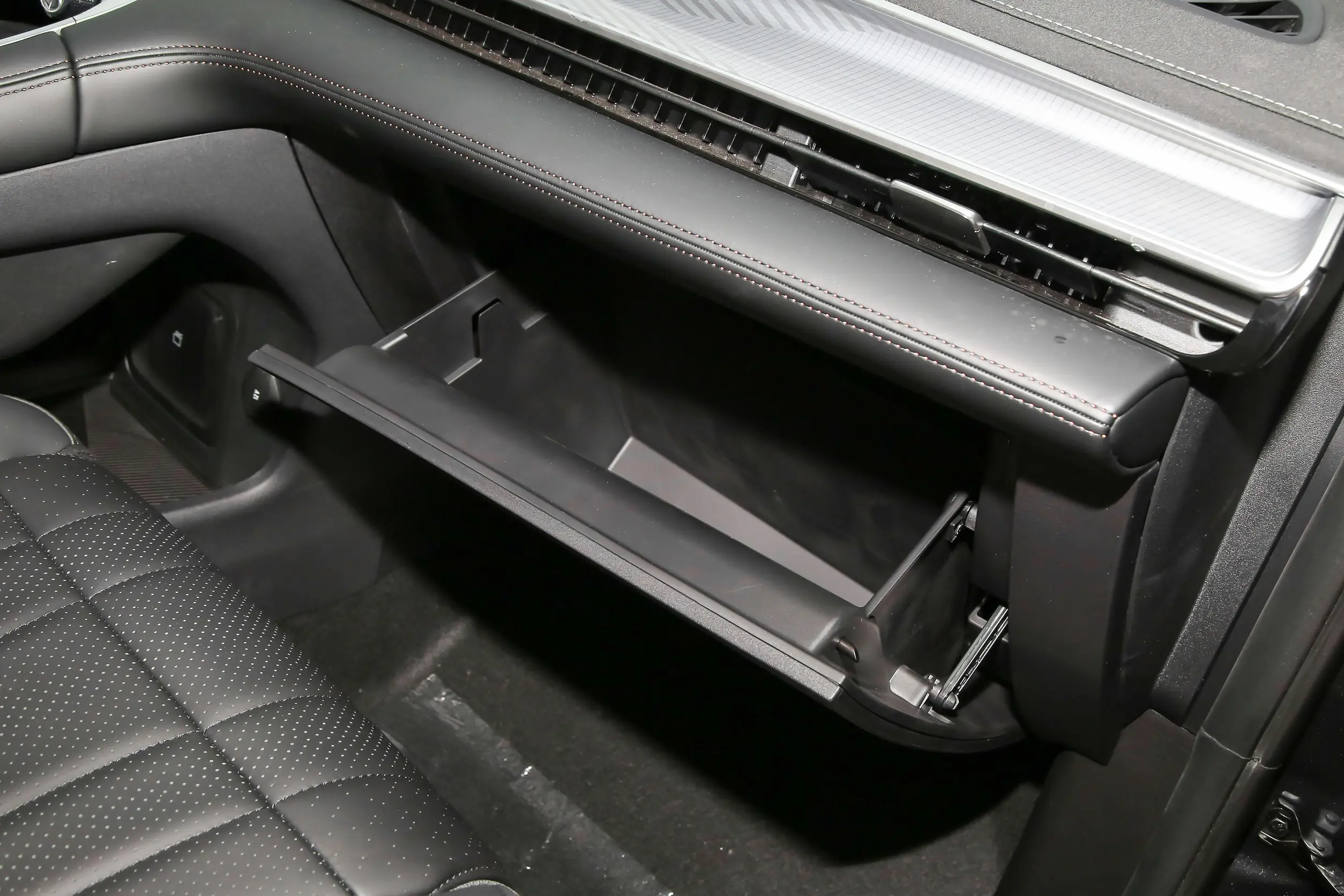 EXEED TXL 2024 interior-4