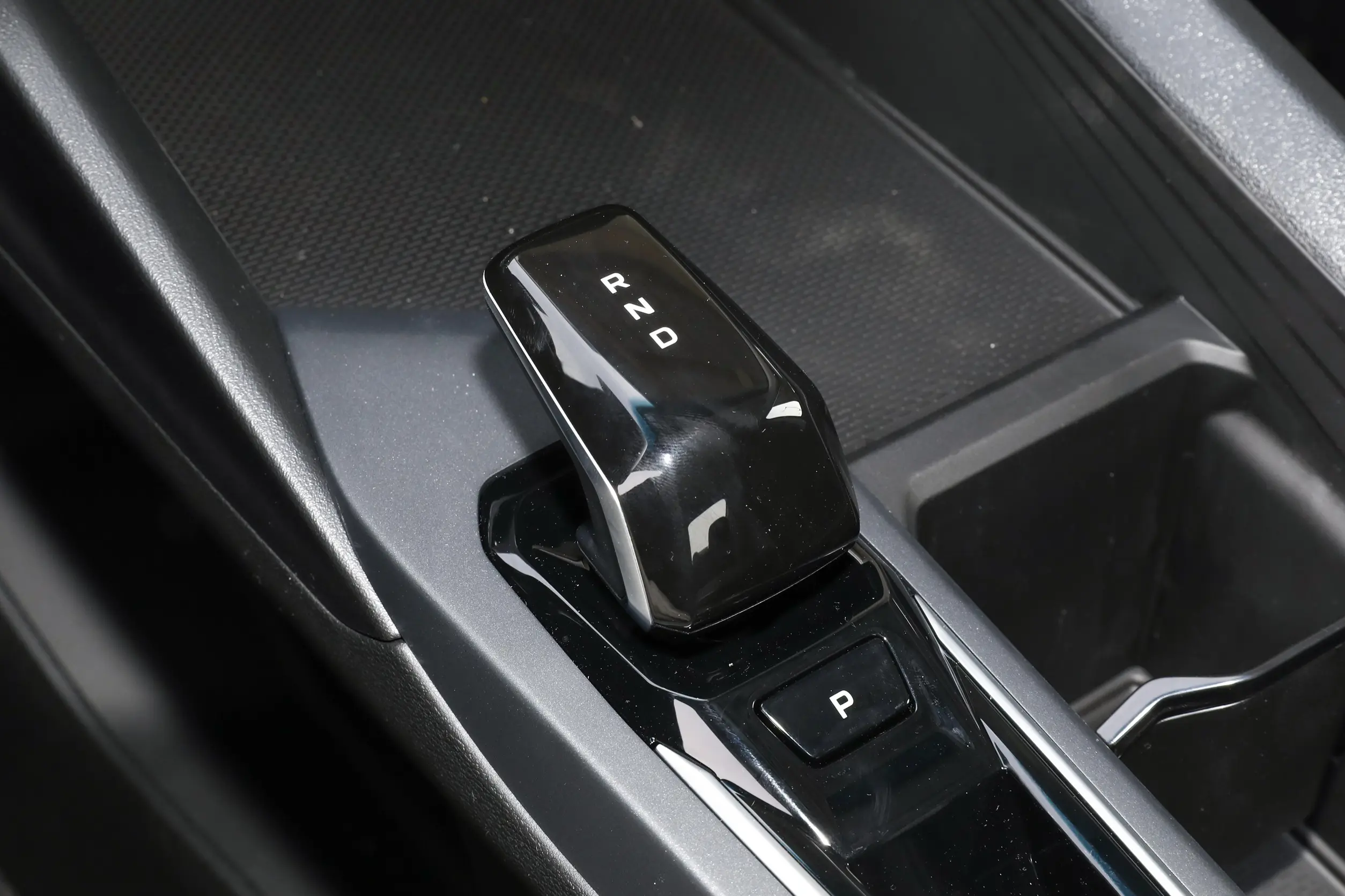 Geely Binray 2024 interior-3