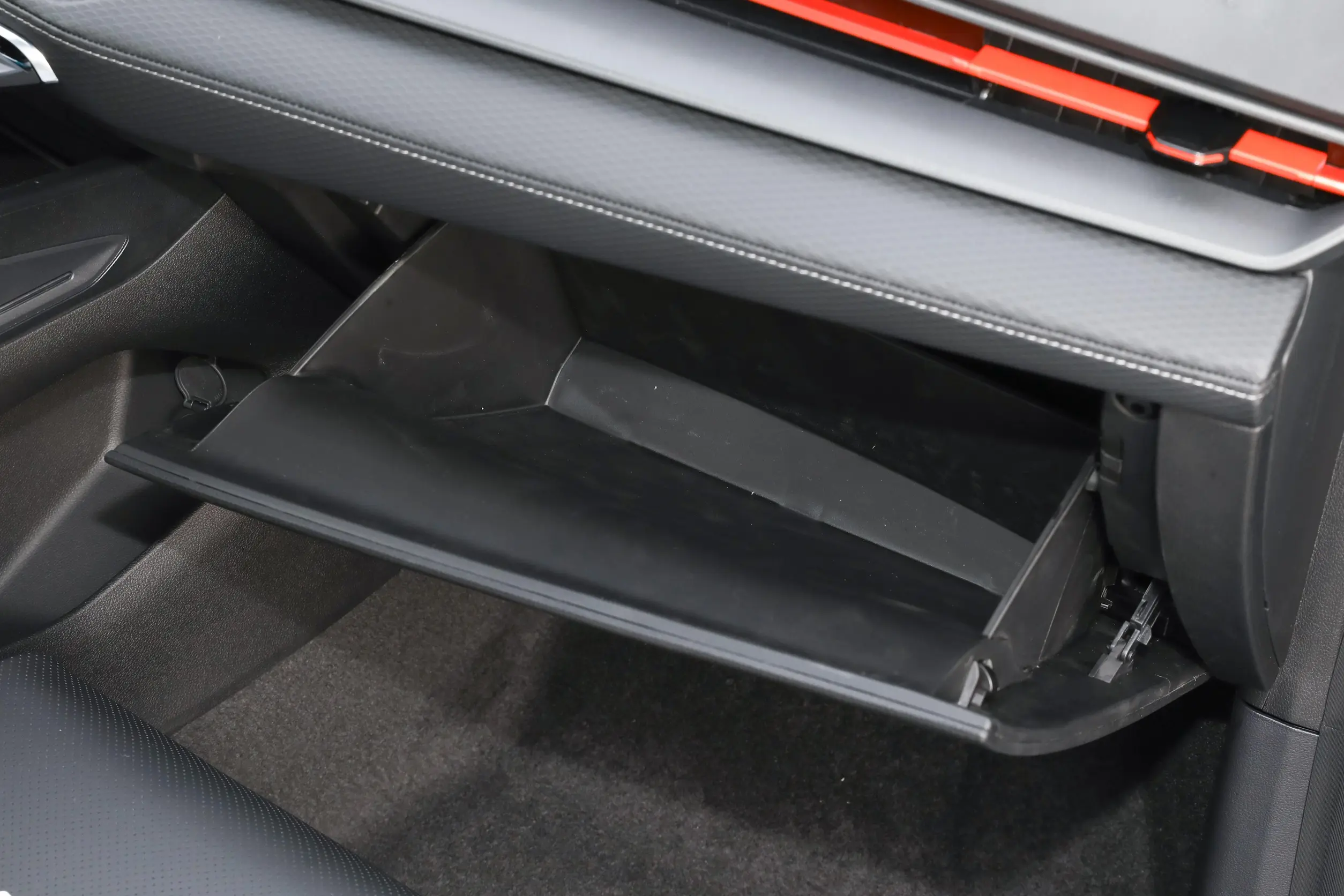 Geely Binray 2024 interior-4