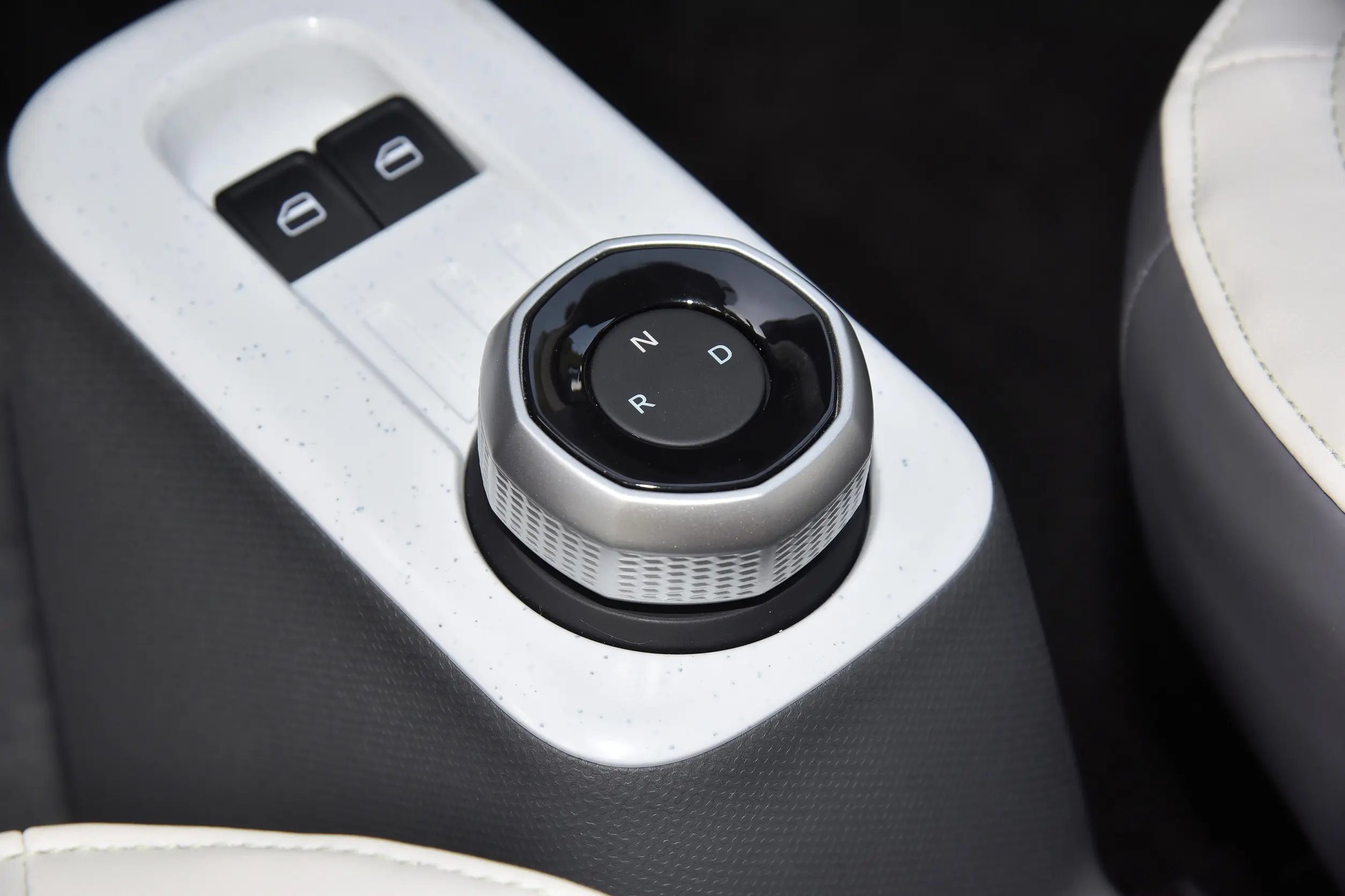 Geely Panda 2024 interior-3