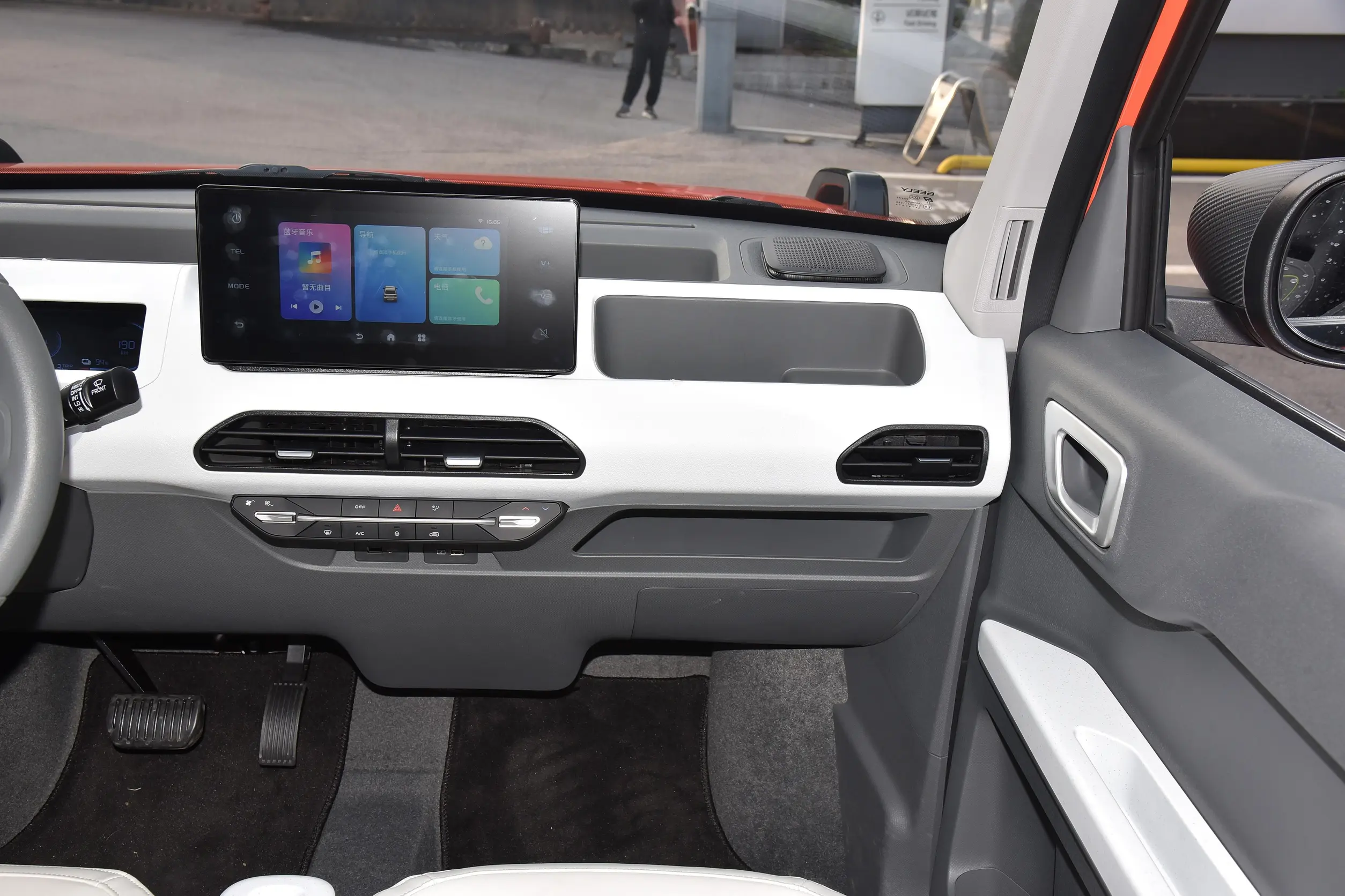 Geely Panda 2024 interior-4