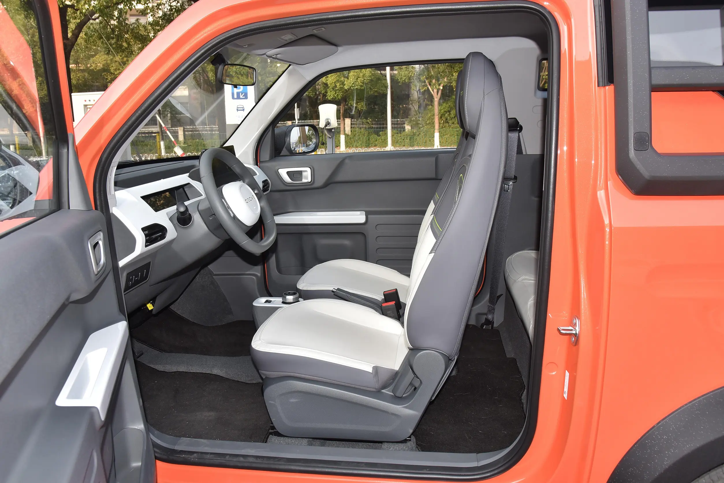 Geely Panda 2024 space-1