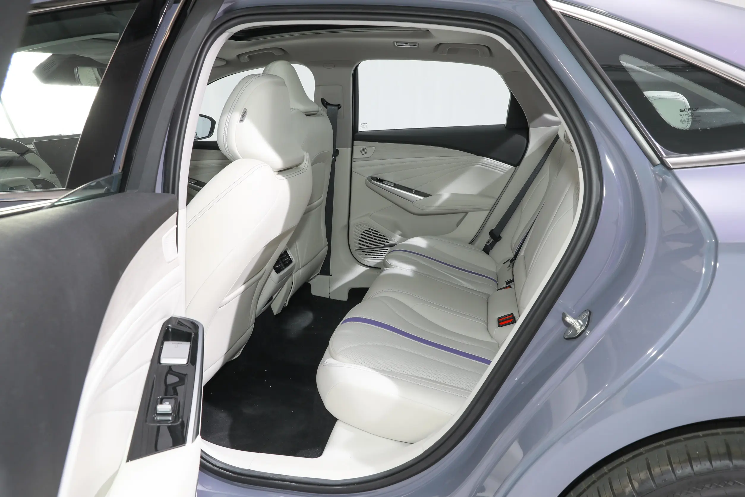 Geely Preface L 2024 space-2