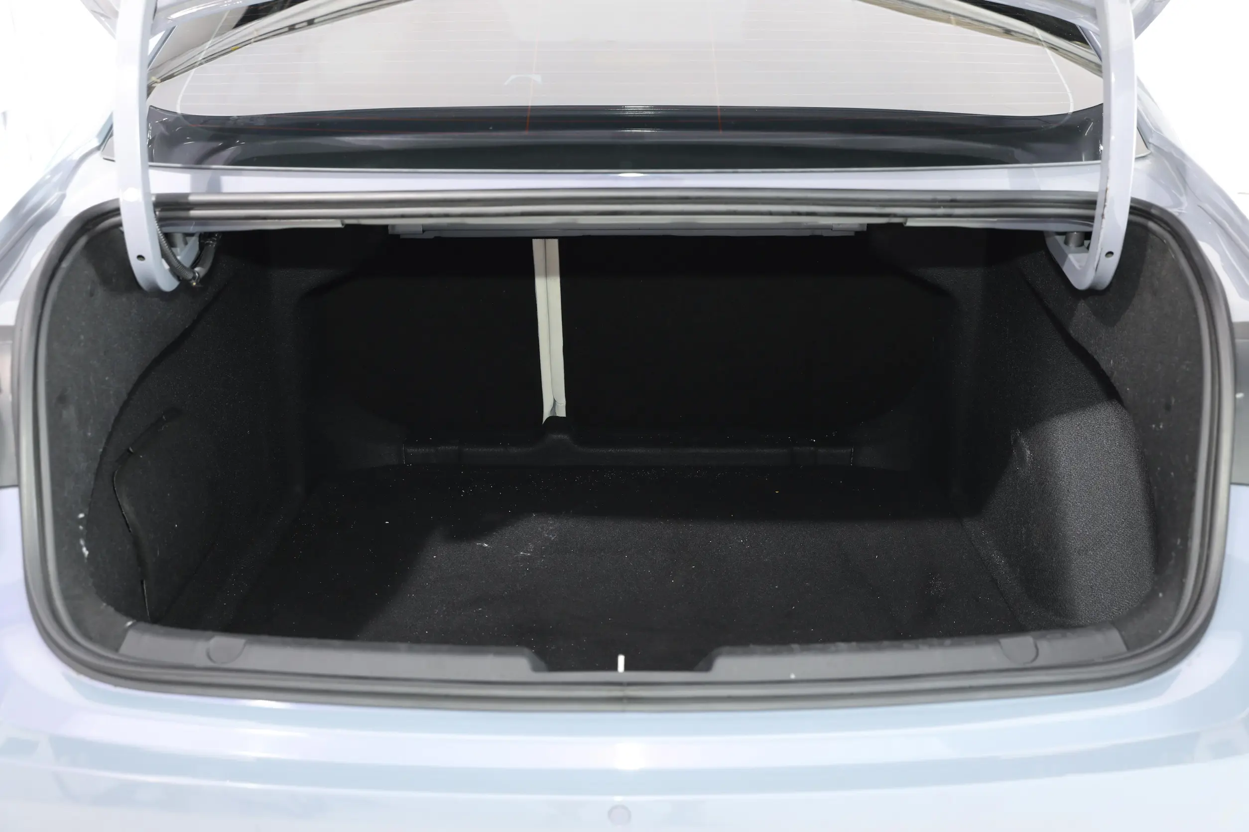 Geely Preface L 2024 space-4