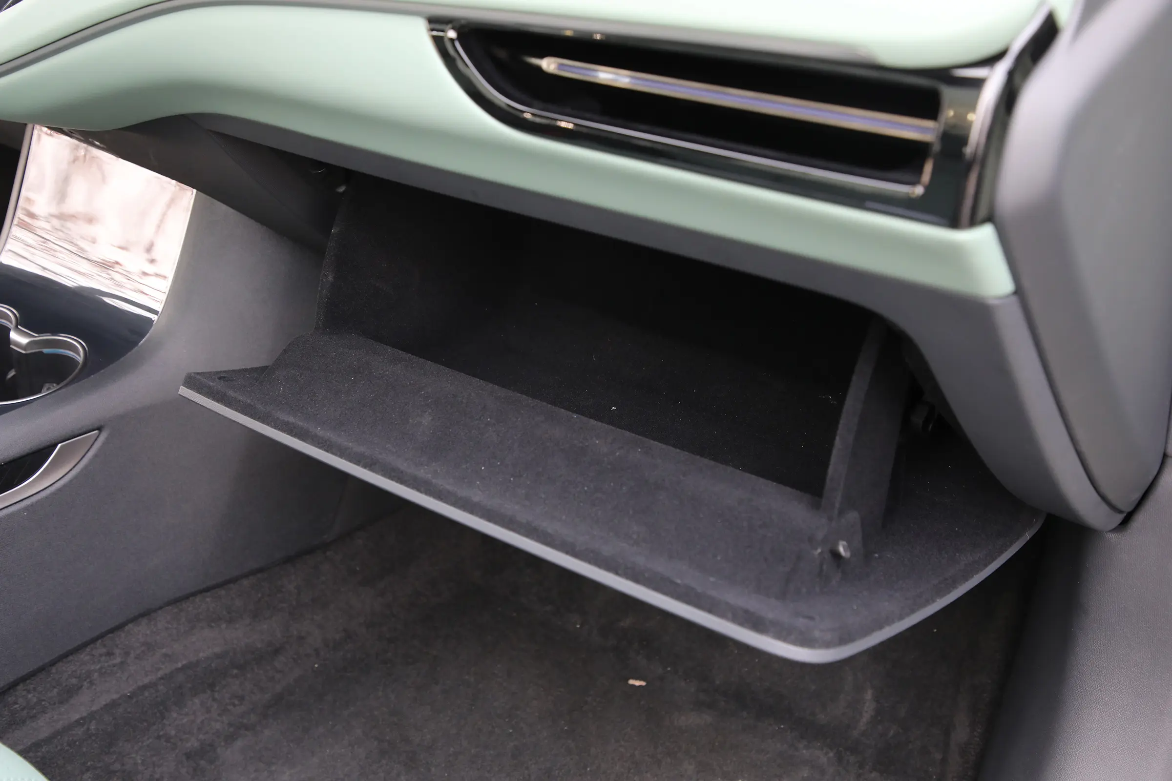 Hongqi EH7 2024 interior-4